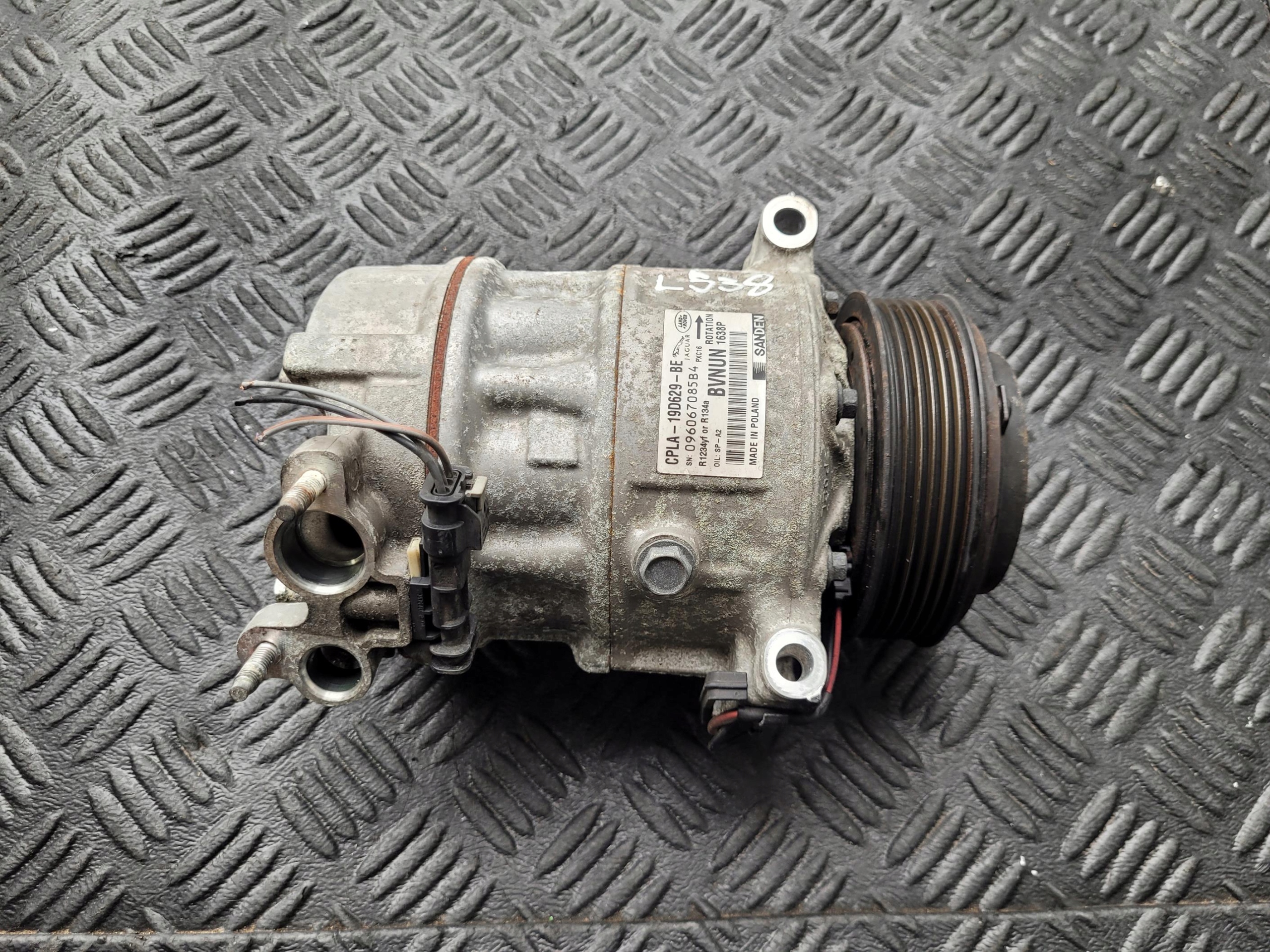 compressor of the air conditioning compressor; LAND RANGE ROVER EVOQUE L538 LIFT 2.0 D