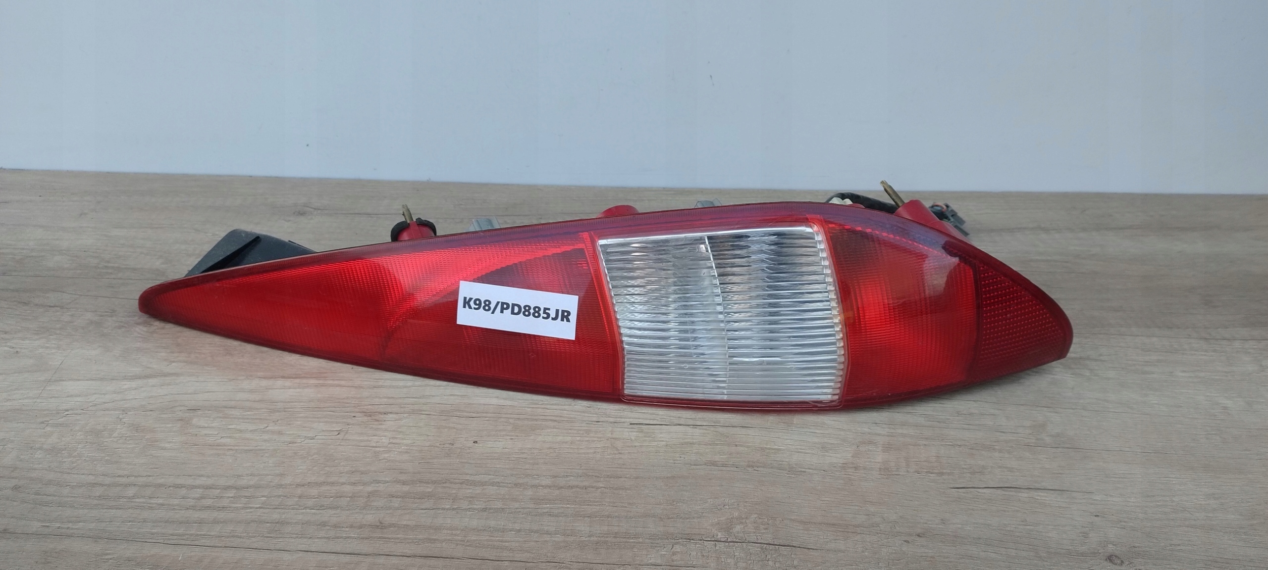 FORD MONDEO MK3 KOMBI right light rear part + OPRAWKI