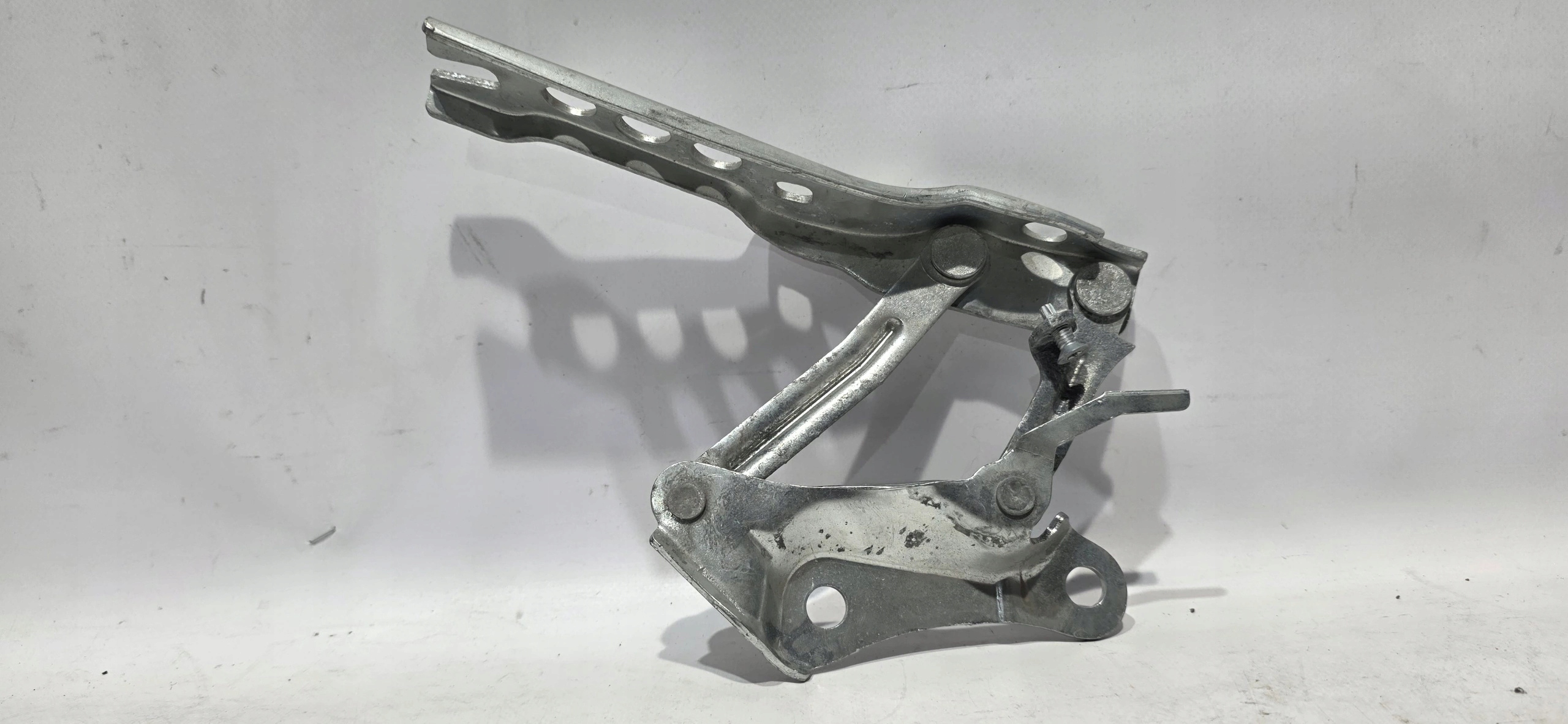 hinge bonnets left front SKODA SUPERB II 11- new original 3T0823302B