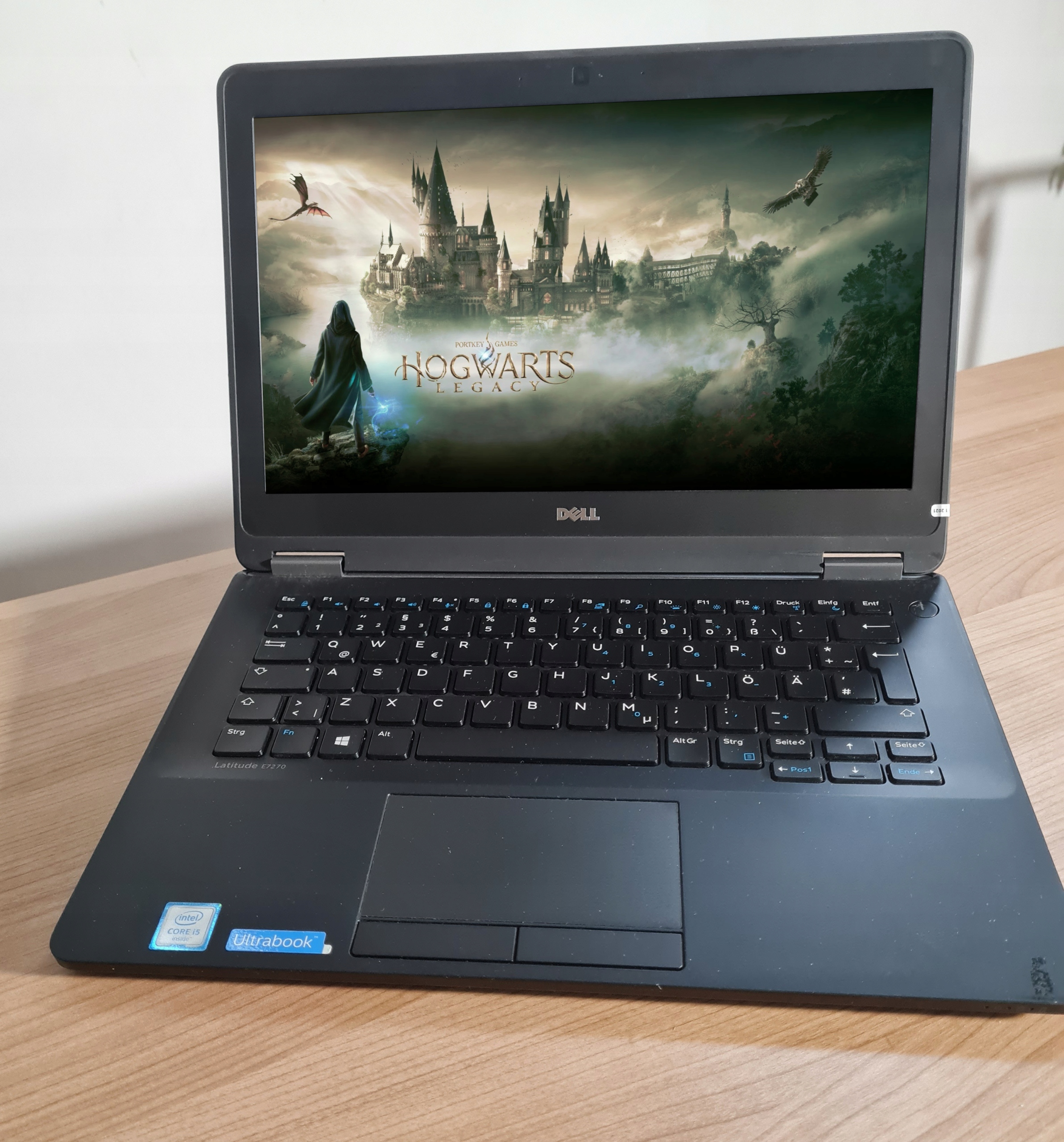 美品 Dell Corei5 gen 13, ram 8/ ssd 256 Dell Latitude 5300 Core i5 8th Gen 8GB RAM 256GB SSD 13