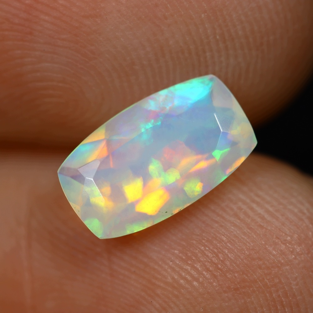 Přírodní opál 1.00 ct Cushion Etiopie certifikát Wbd