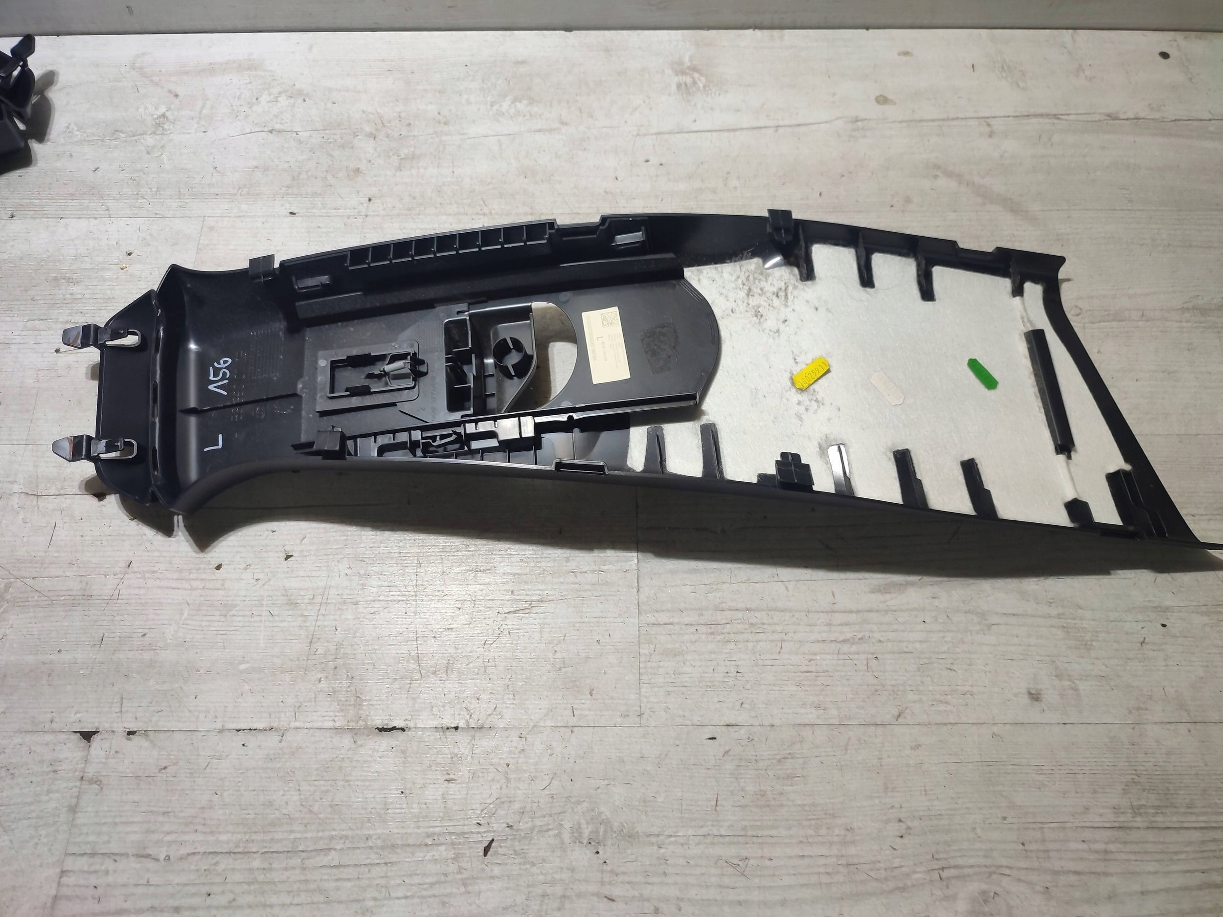Mercedes-Benz GLA W156 2015 left cover upper slupka / B