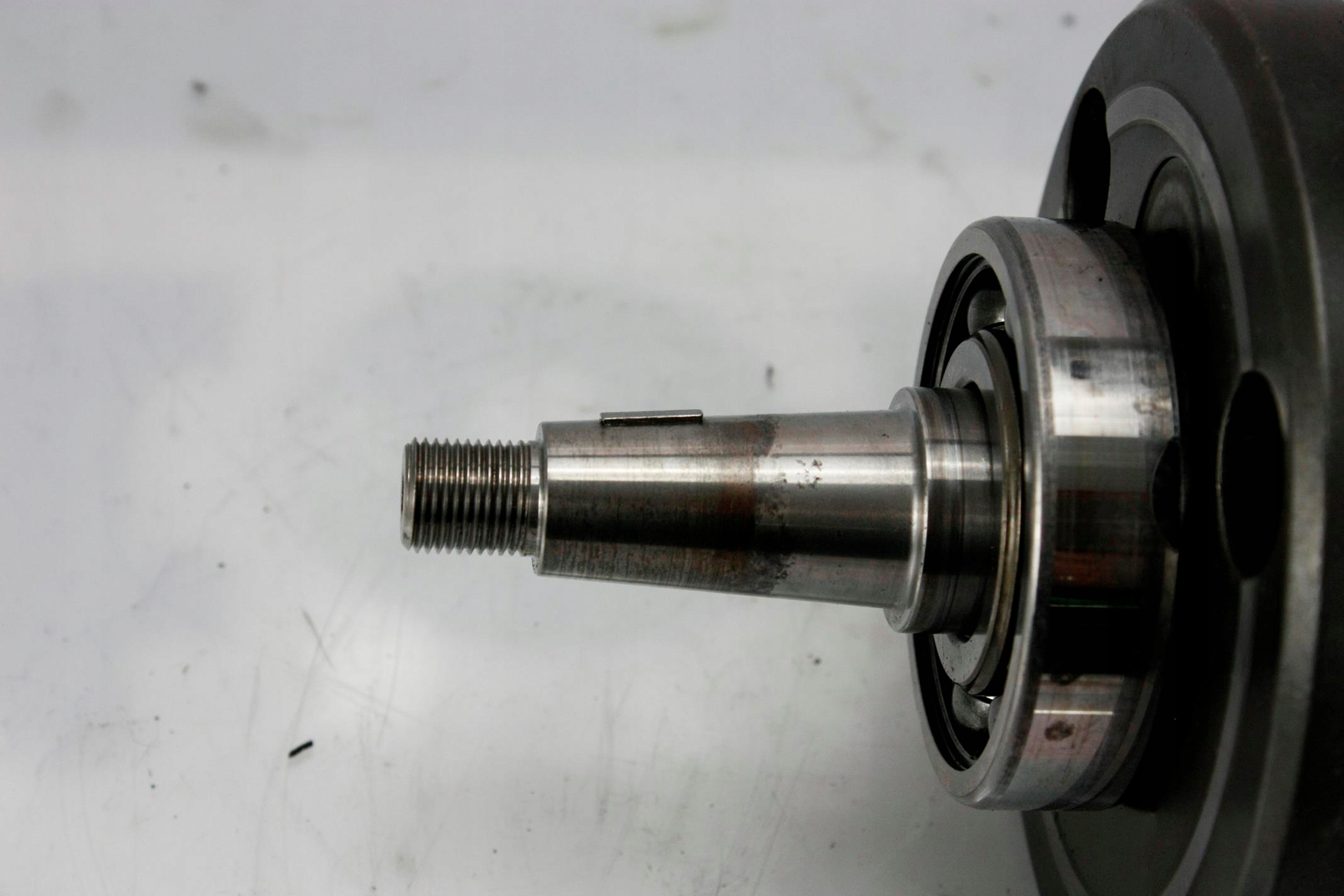 Wał korbowy zatarty na korbie Husqvarna TE 410 Numer katalogowy części 0000030001824