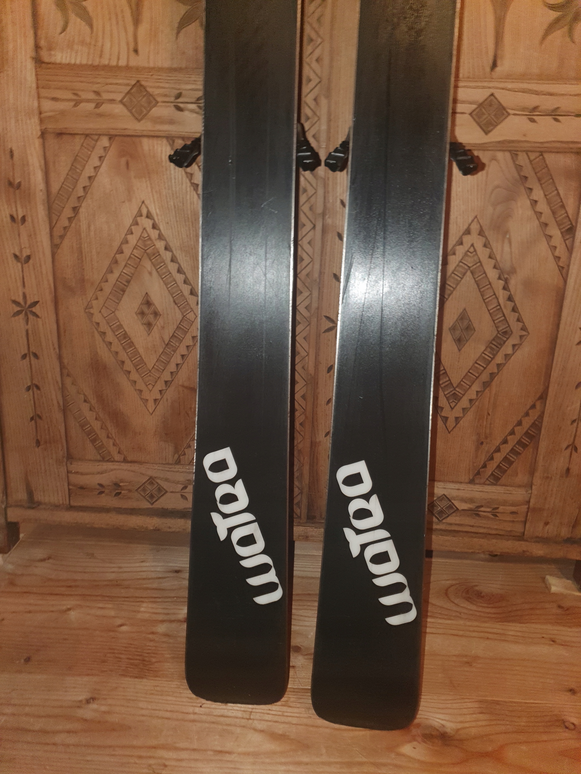 FISCHER WATEA 88 dł 176 cm / 128-88-115 / R= 19m z NOWYMI marker TOUR F 10 W zestawie wiązania