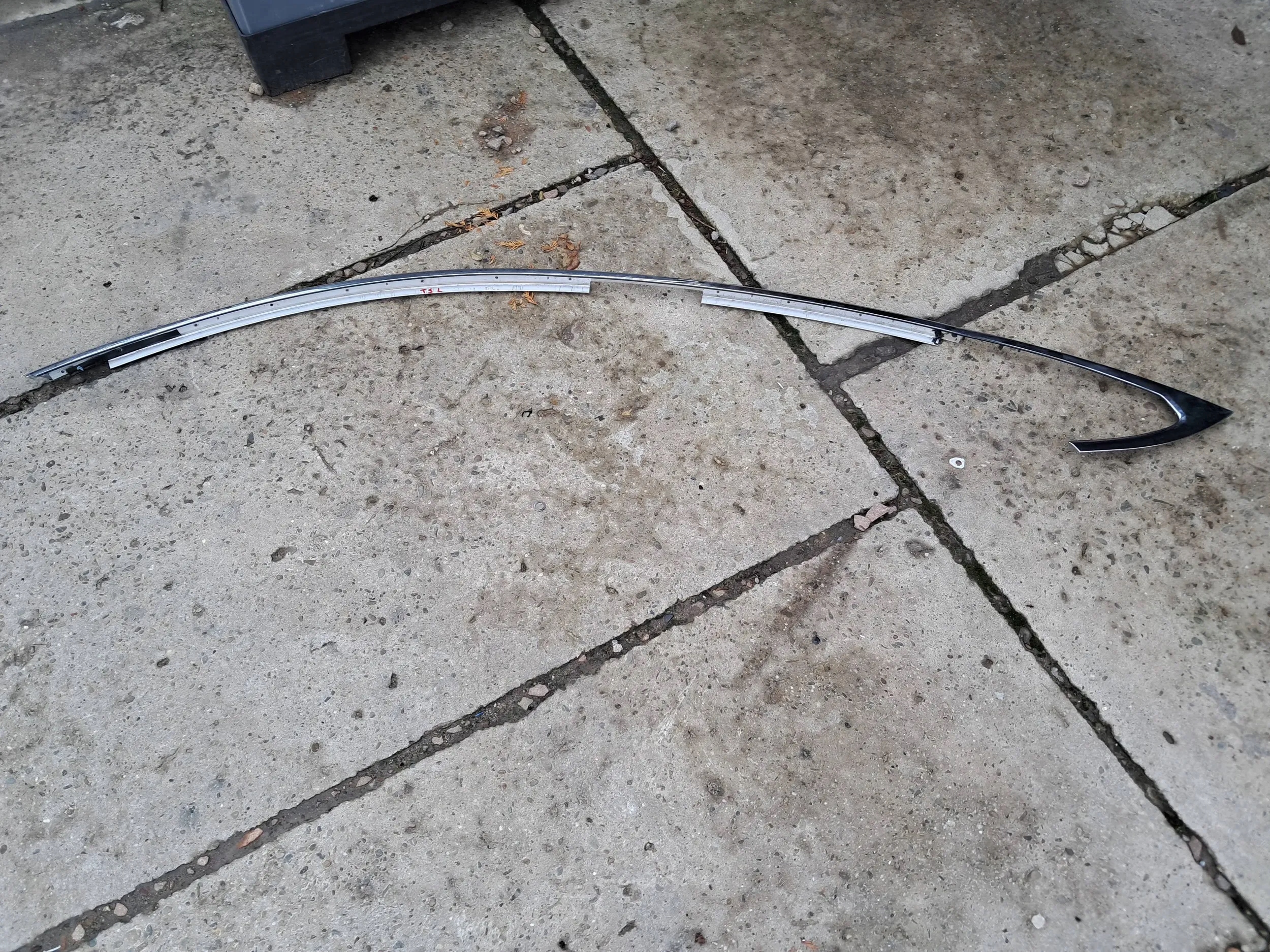 TESLA S LISTWA DACHOWA LEWA