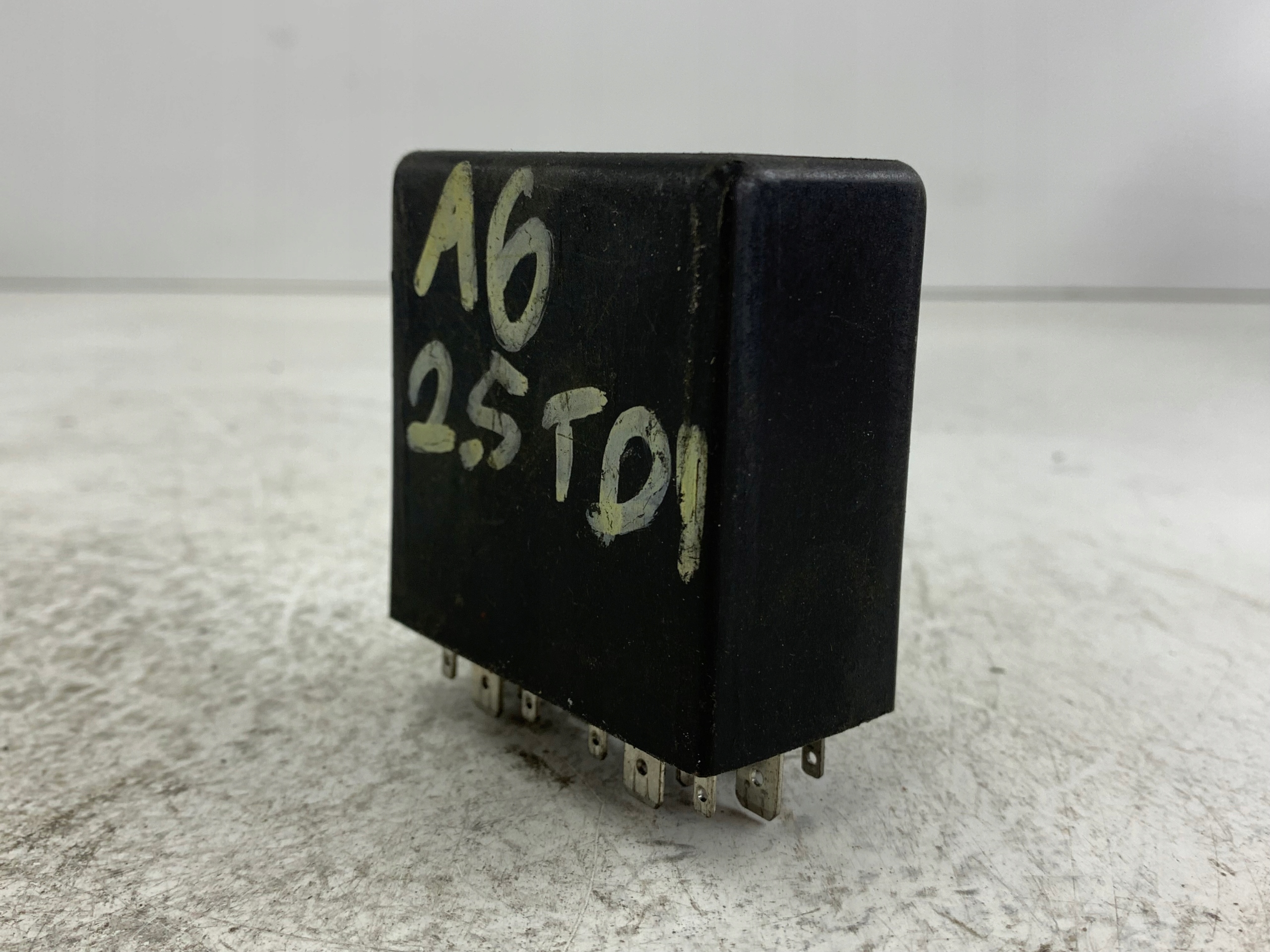 AUDI A6 C5 Relais Lumières 4B0919471A 387