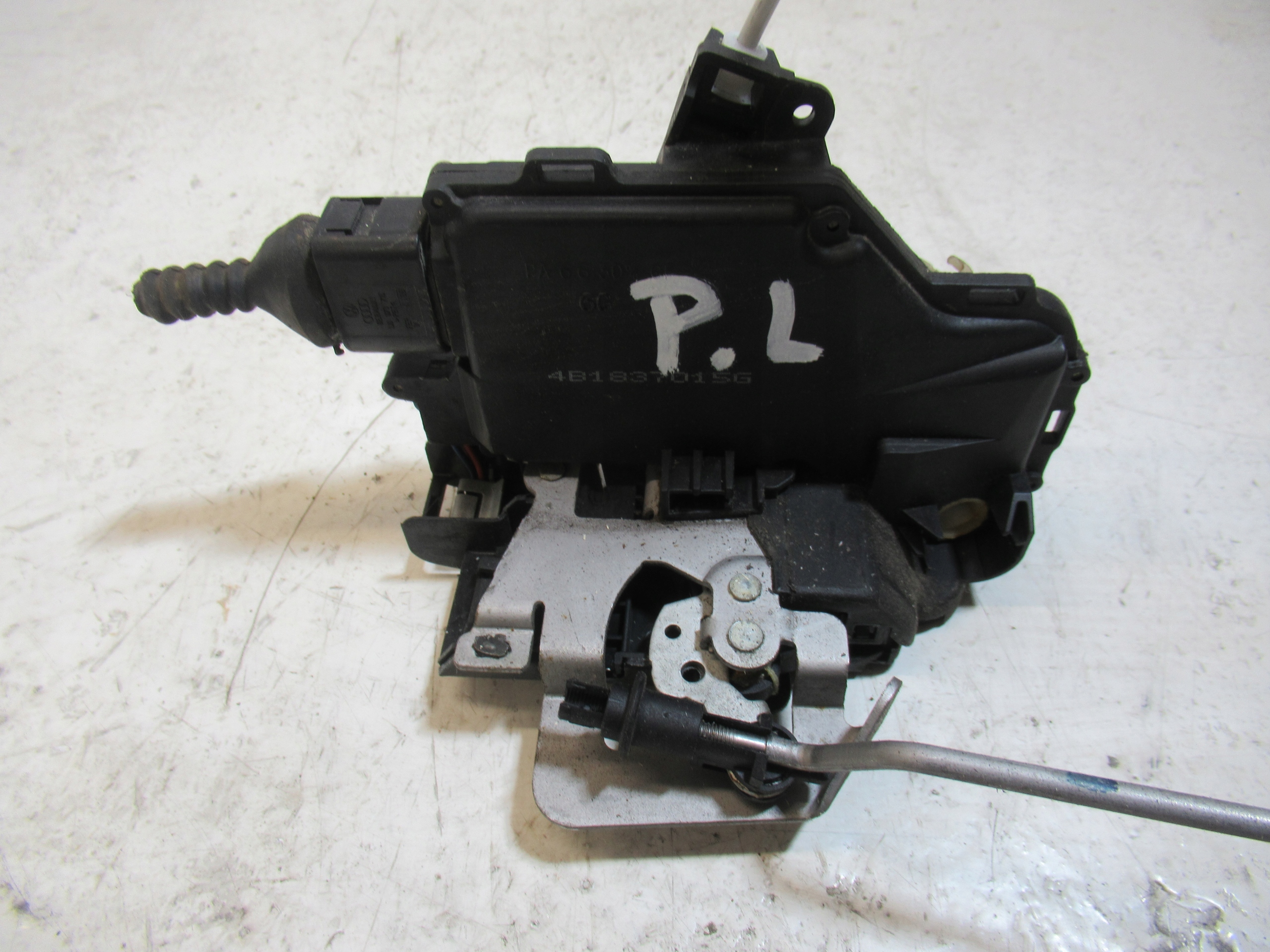lock door CENTRALNY left front AUDI A4 B6 4B1837015G