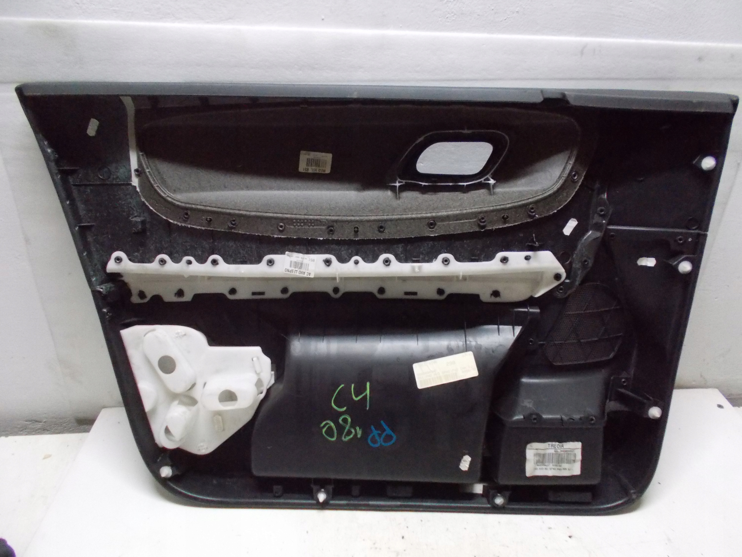 CITROEN C4 1.6 B 08R side upholstery right front 5D