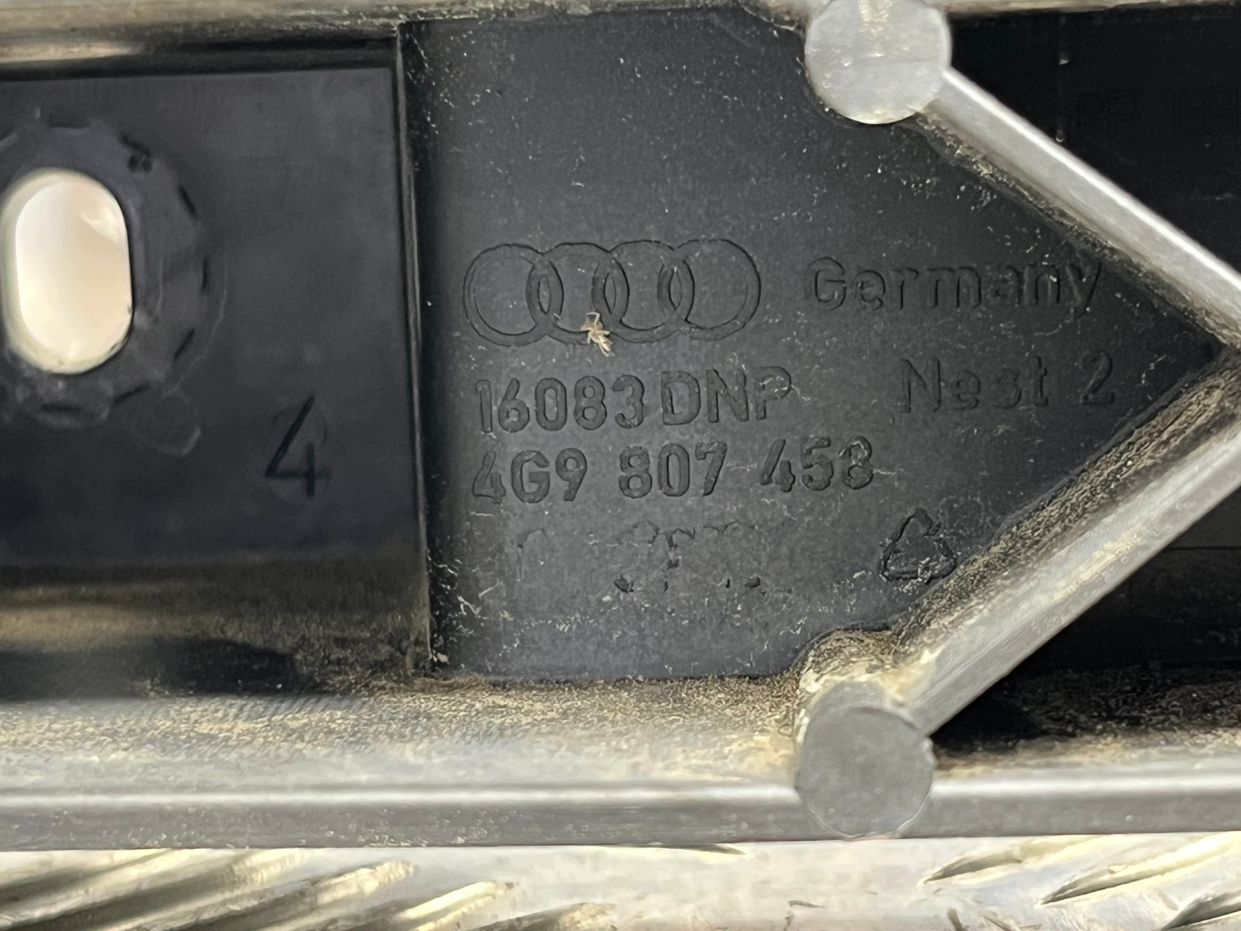 sider below bumper rear bumper bracket AUDI A6-C7 AVANT 4G9807458