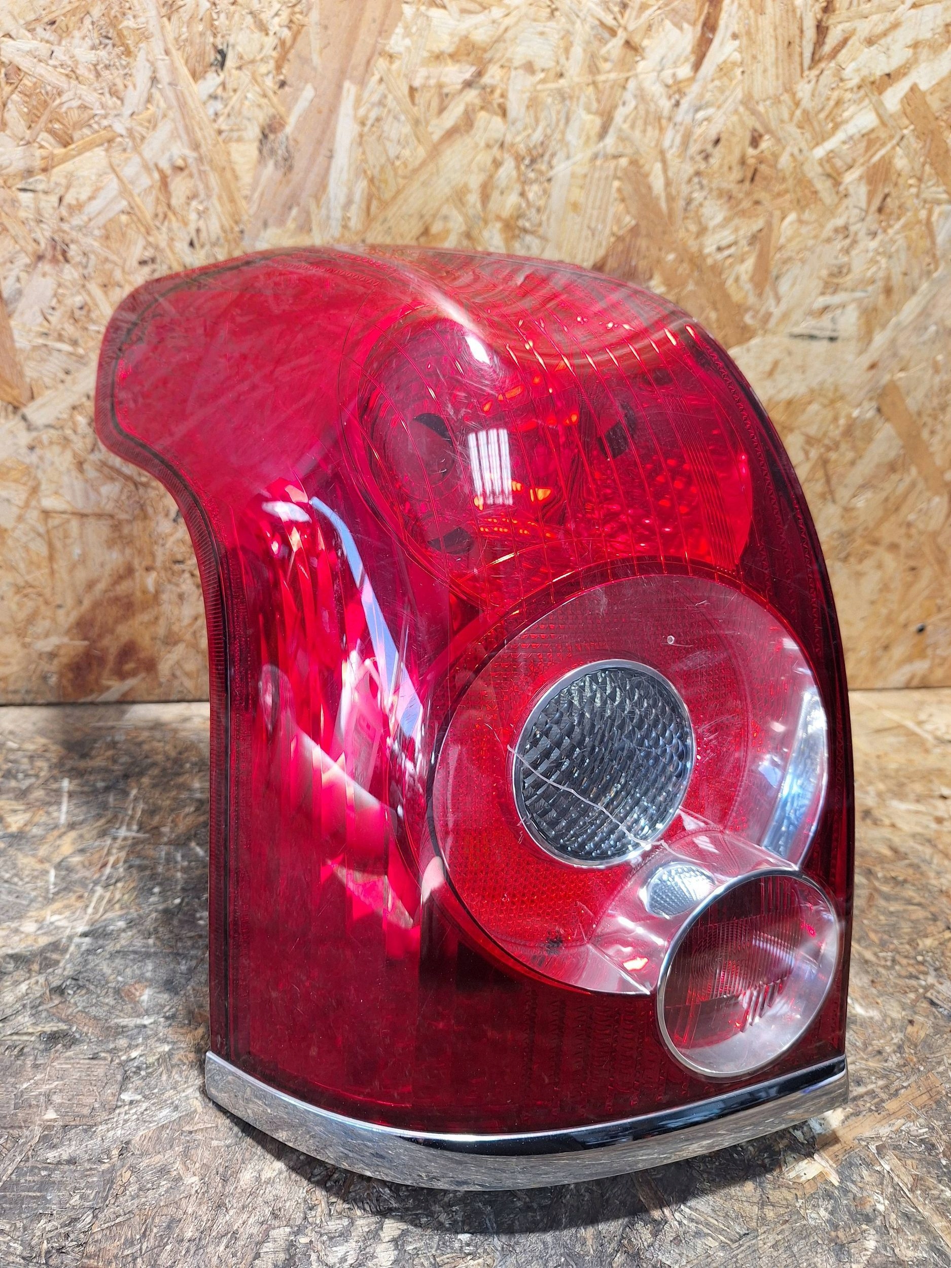 LAMPA TYŁ LEWA TOYOTA AVENSIS T25 LIFT 06-09 KOMBI EUROPA Producent części Toyota OE