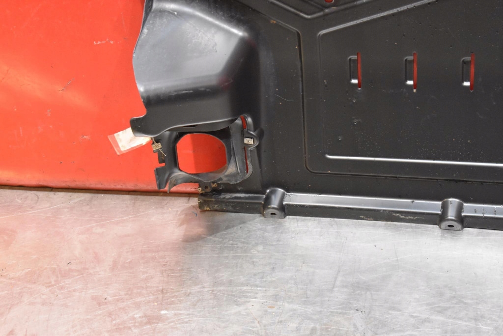 cover chassis left front 7LE825217 VW CRAFTER e-CRAFTER 2 II 18-24