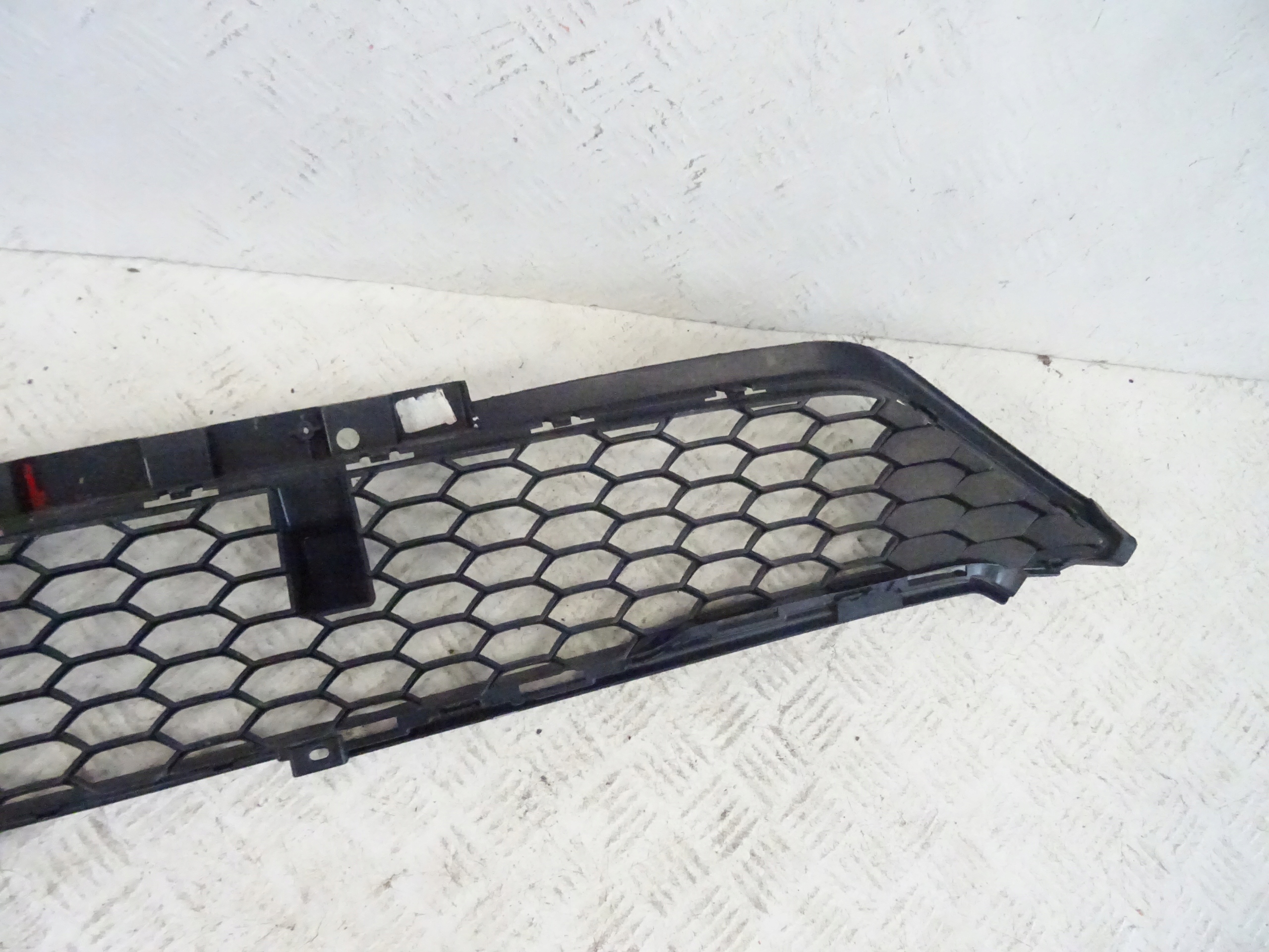 grid of a bumper front front central MG ZS LIFT P10628332