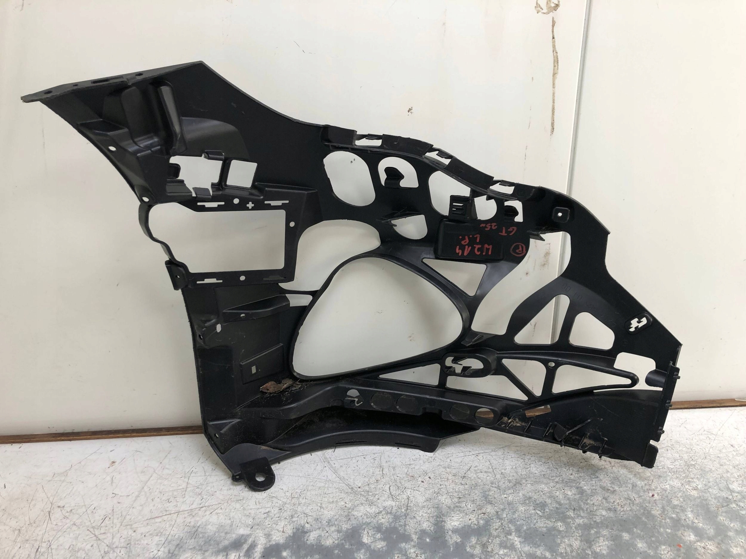 bumper bracket left front MERCEDES W214 A2148850400