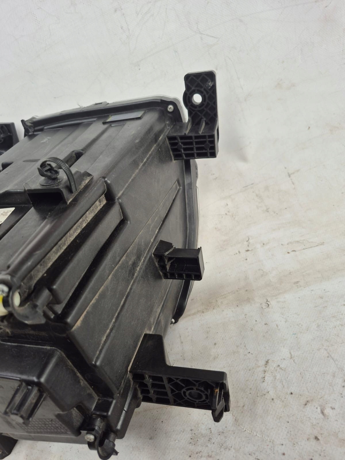 MAXUS EUNIQ 6 VI 19- light right front front