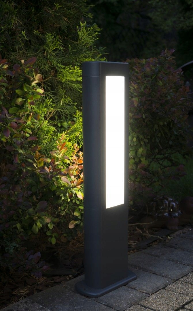 Obdĺžniková lampa pre moderné záhrady pri príjazdovej ceste do domu Evo Led