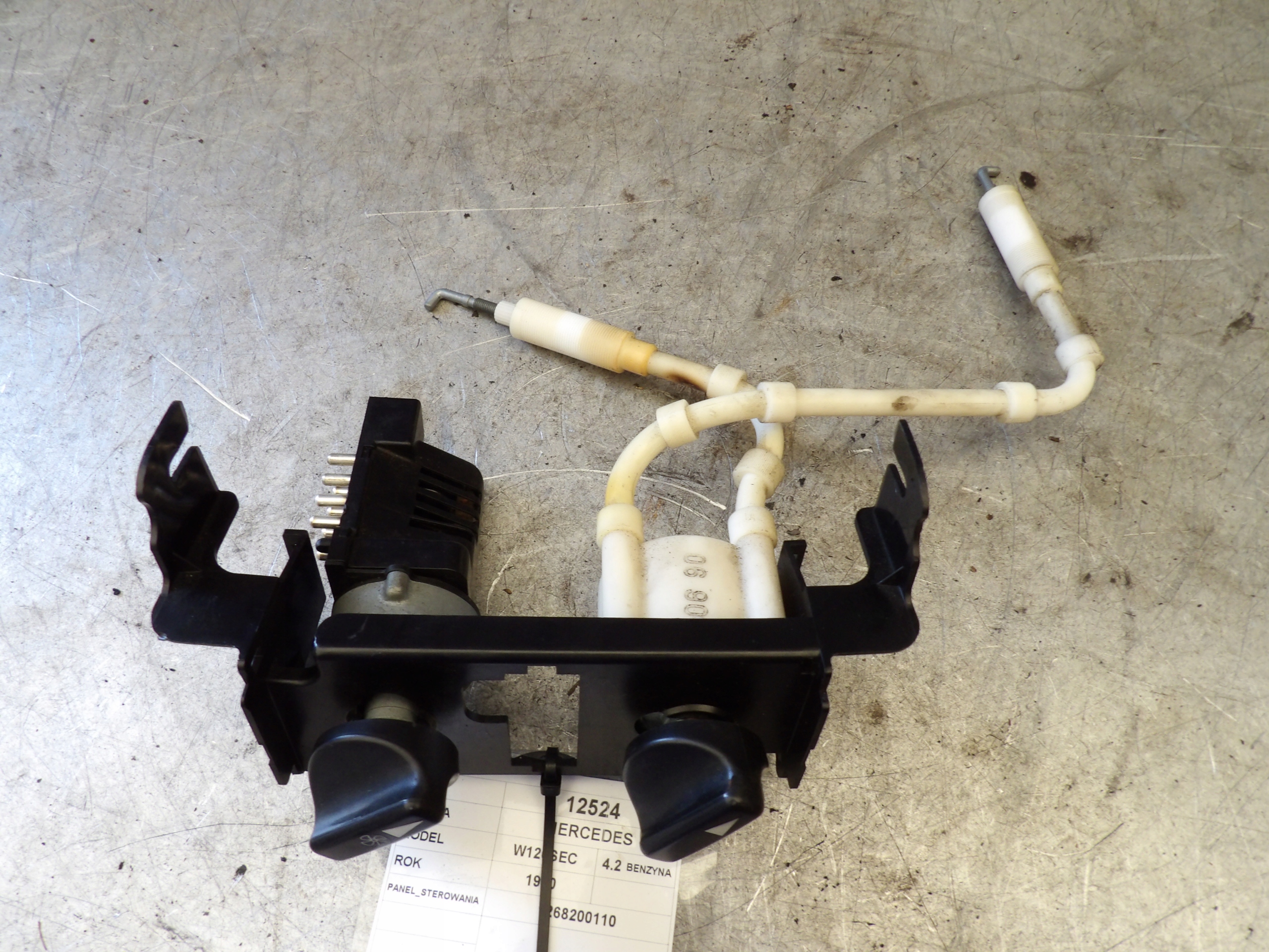 Mercedes W126 coupe control panel nawiewem 1268200110