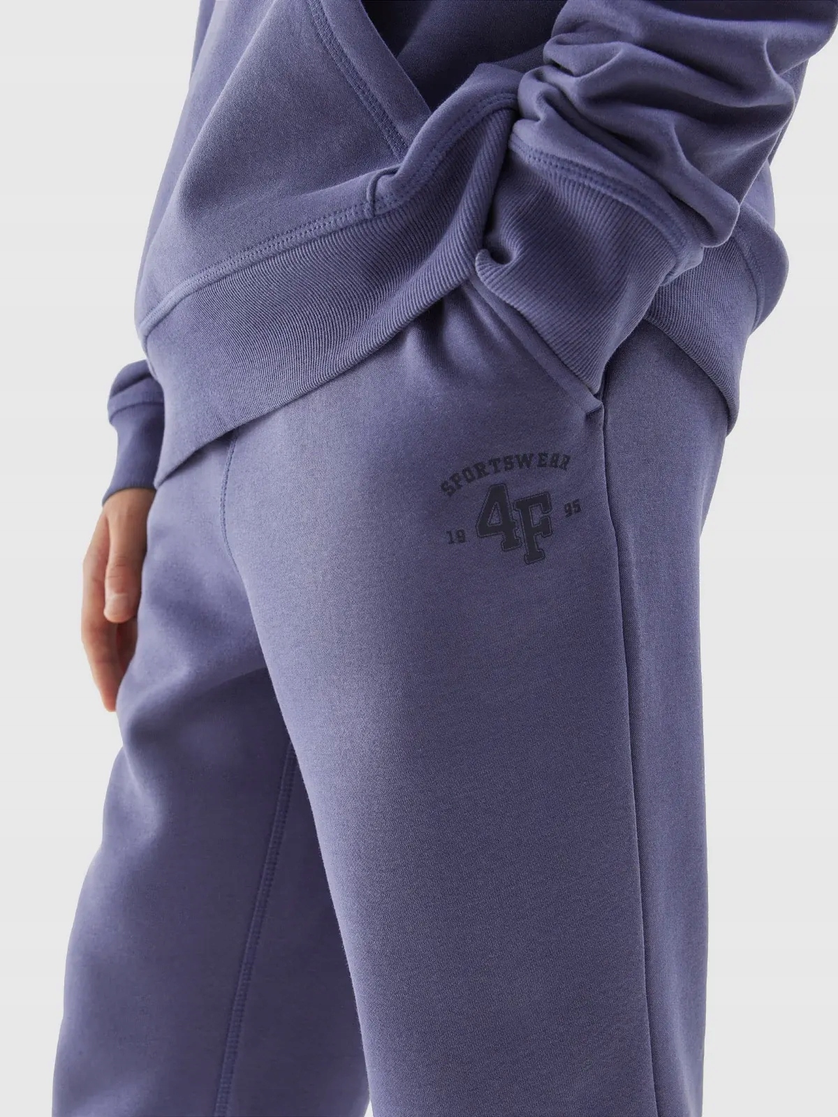 SPODNIE DRESOWE CHŁOPIĘCE 4F JUNIOR DZIECIĘCE BAWEŁNA AW23M419 Materiał dominujący bawełna