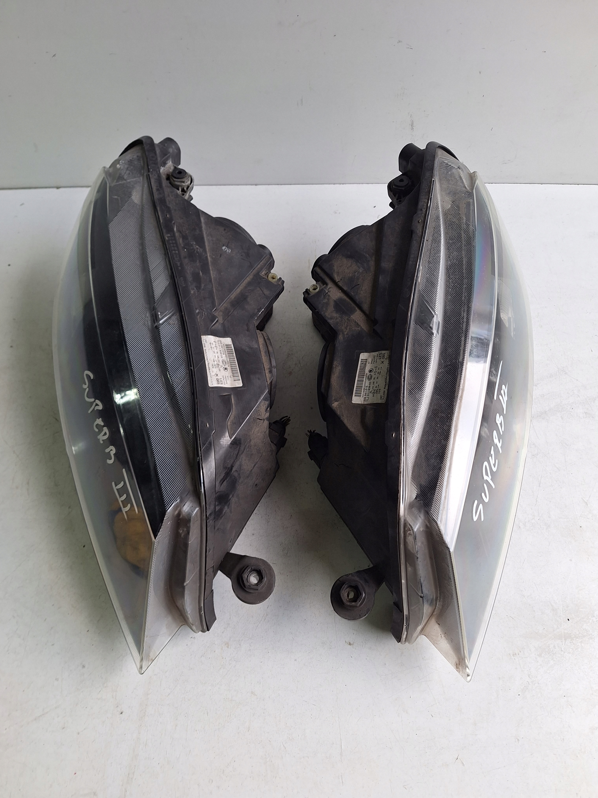 SKODA SUPERB III 15-19 light right UK