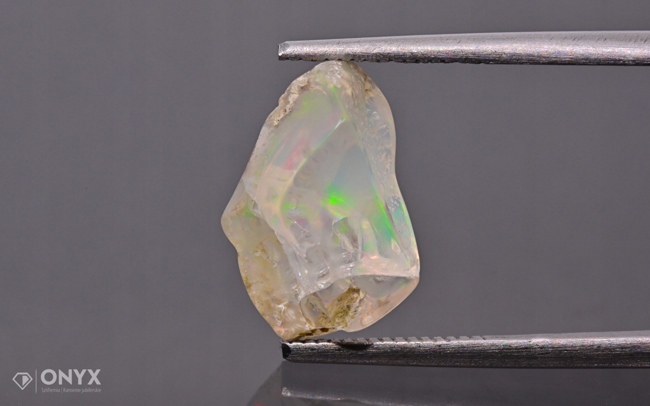 Opal z Etiopie hrudky 13x8 mm
