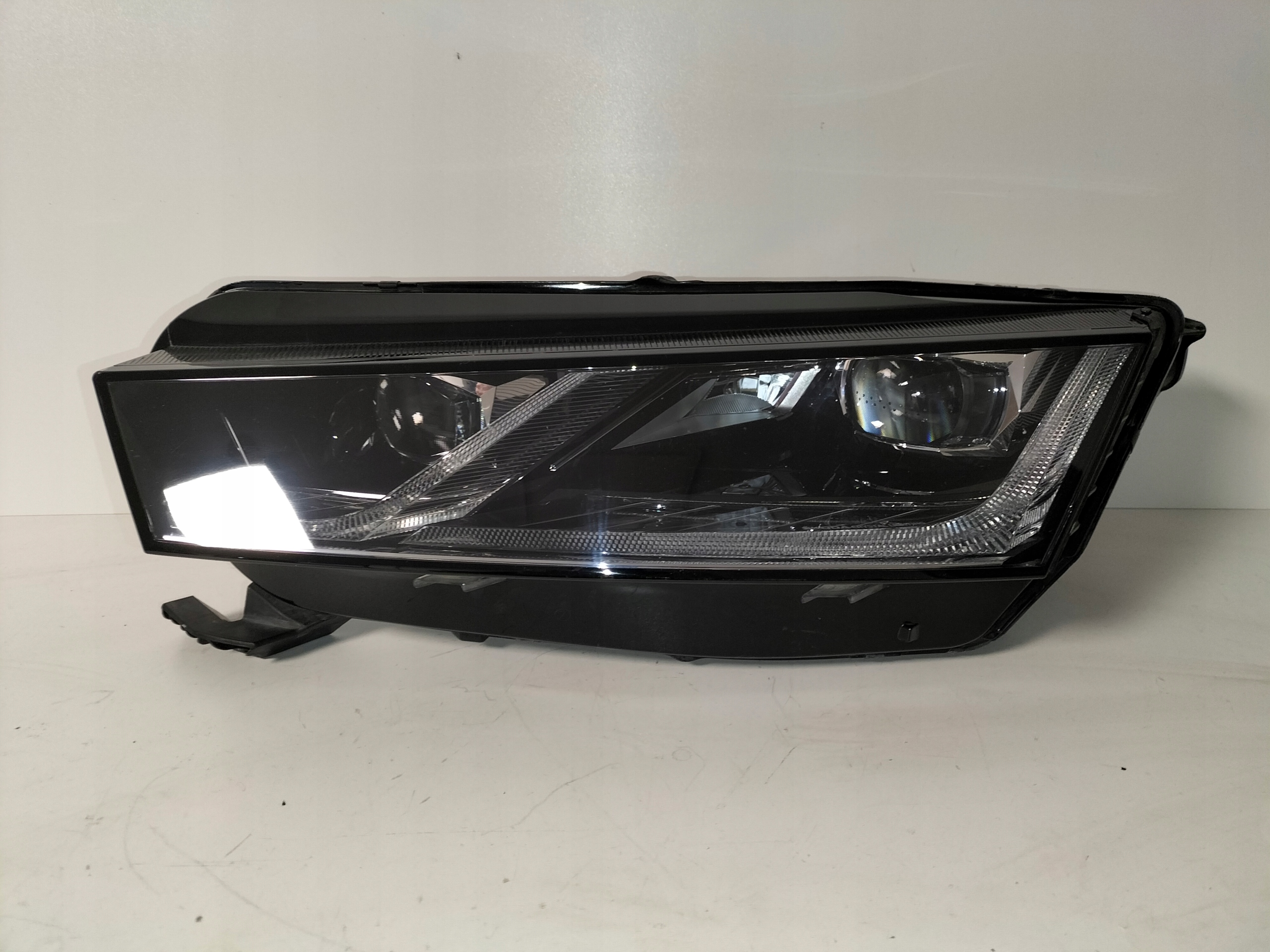 light front reflektor left SKODA OCTAVIA 4 IV 19- FULL LED