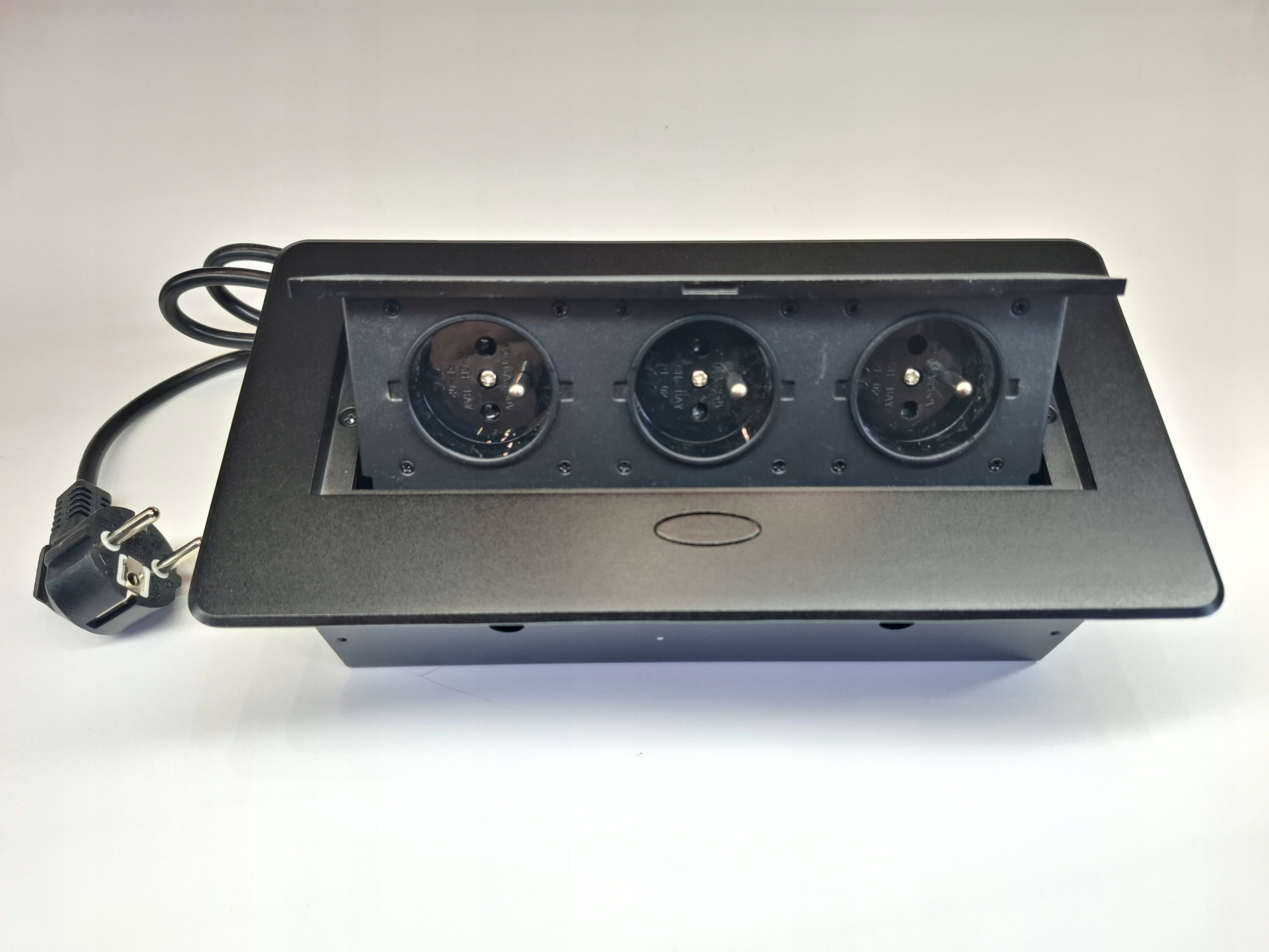 Nábytkový prodlužovací kabel stolní zásuvka zapuštěná do pracovní desky 3x230V černá