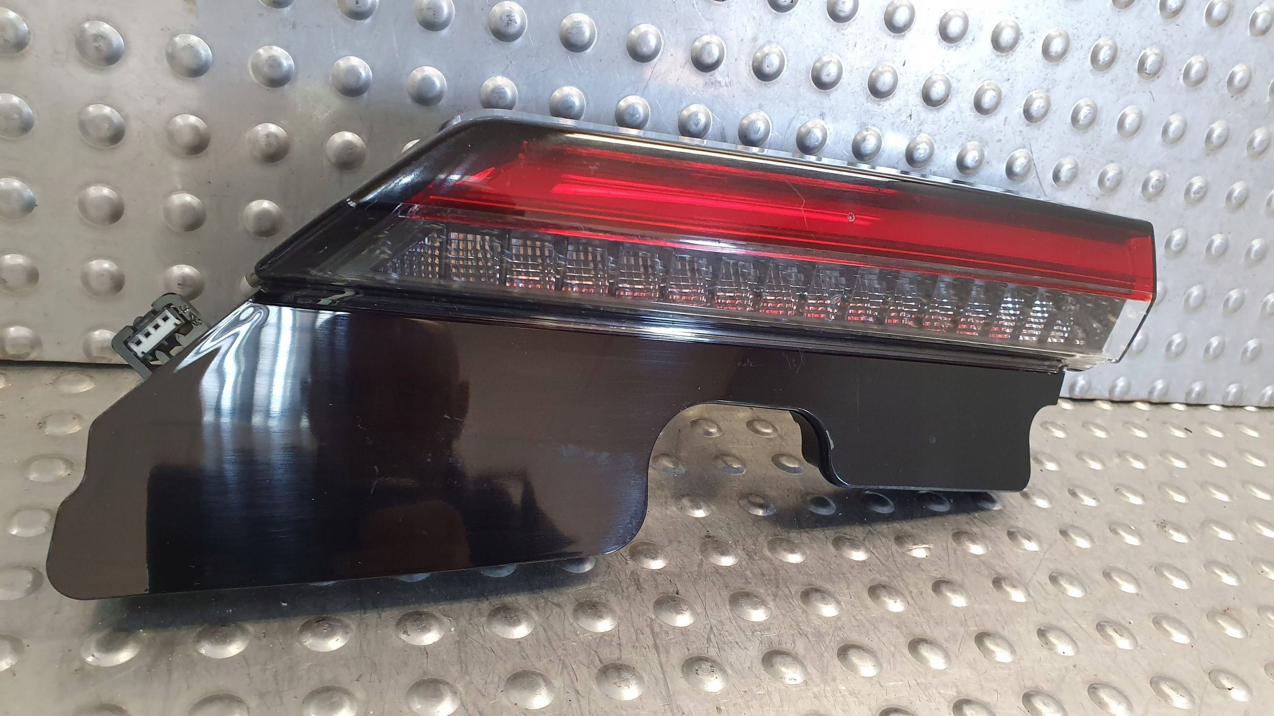 light rear part left VOLVO C40 to the bonnet 21- 32133822