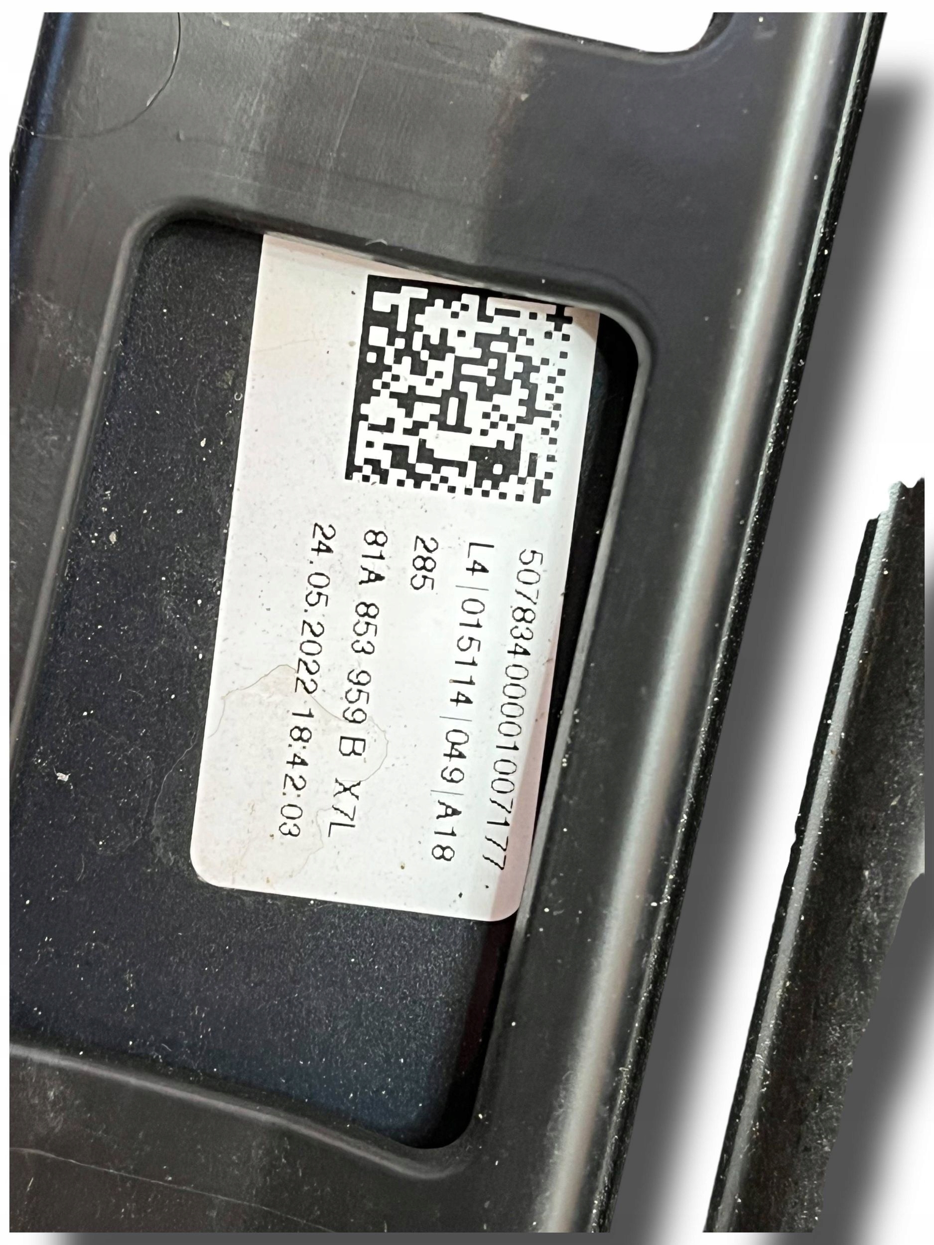 moulding door front front left AUDI Q2 81A 81A853959B !J
