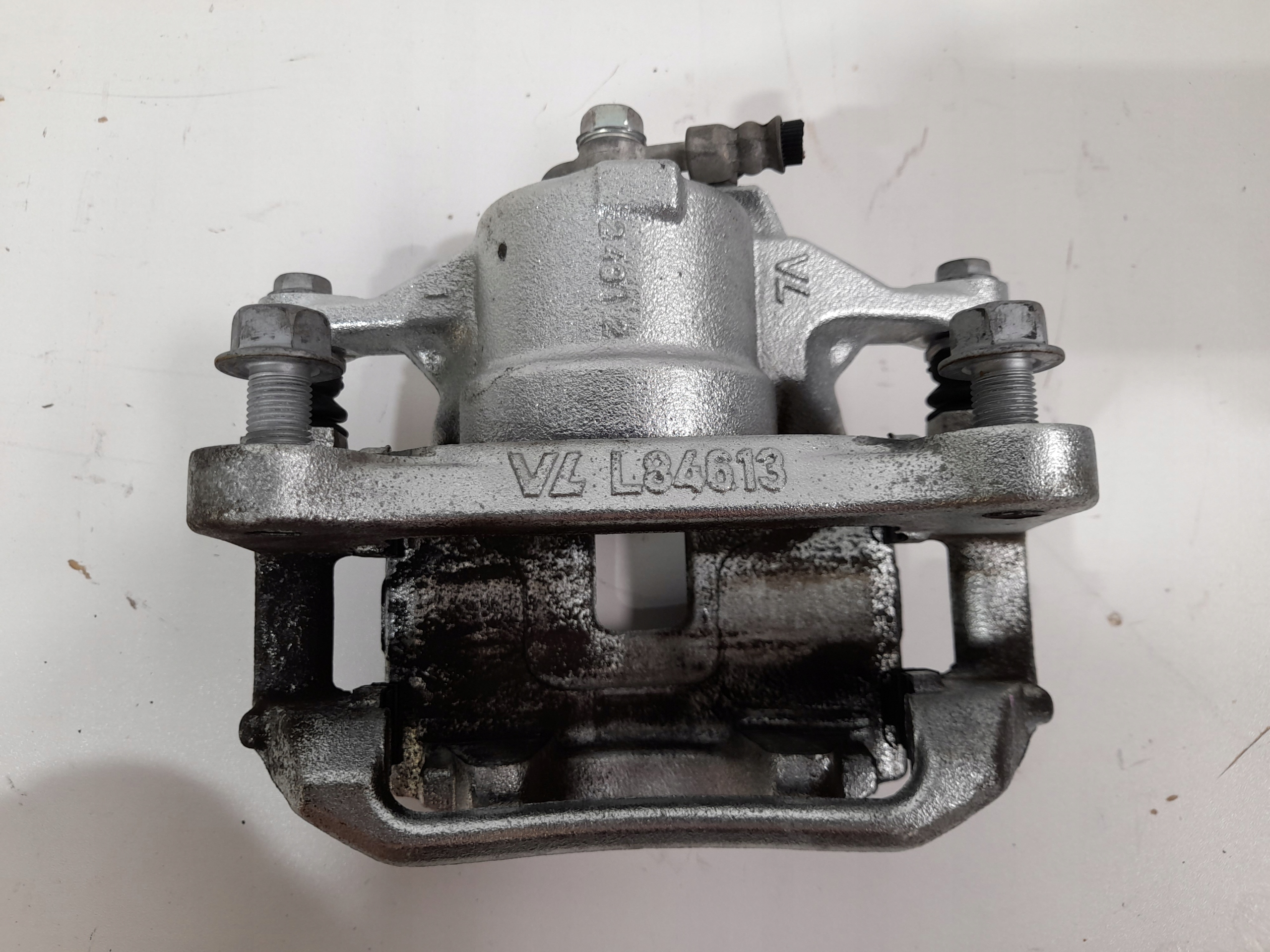 TOYOTA YARIS CROSS caliper front right L89764 (B2)