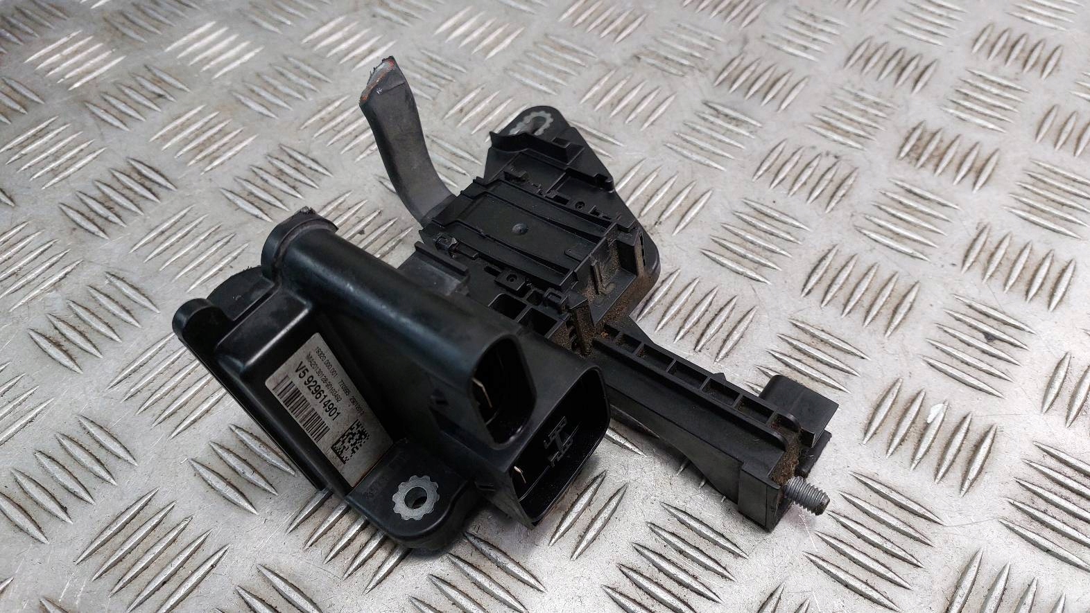 Запобіжник акумулятора BMW F30 1.6 T 929614901