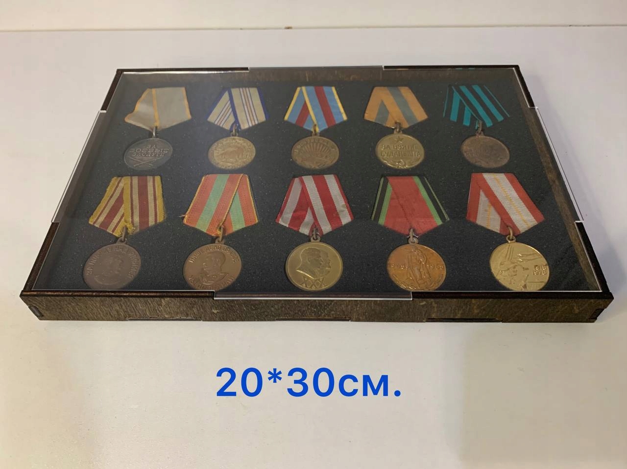 Tablet na 10 medailí