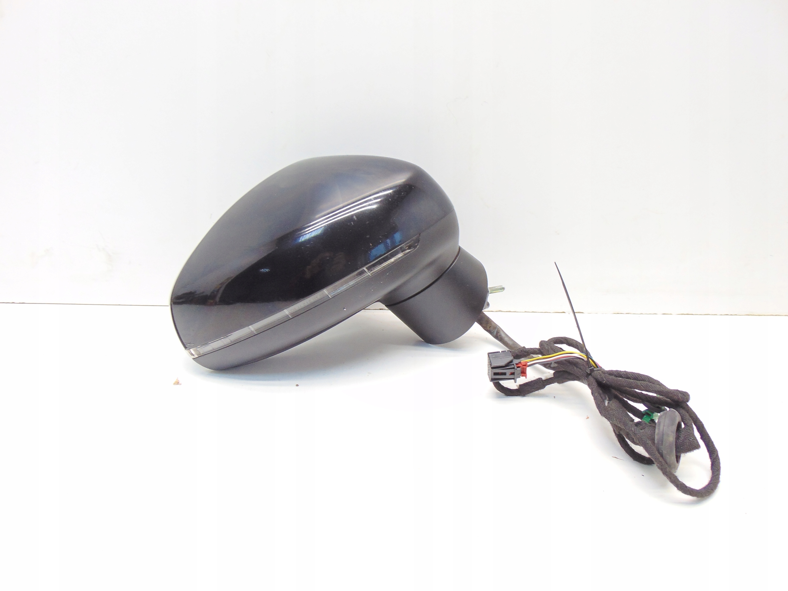 ЗЕРКАЛО ПРАВЕ ПРОРЕЖИВАНИЕ ПРАВЫЙ ПЕРЕД AUDI A1x Ly9b ЧОРНЫЕ 6 ПИНЫ-КОНТАКТЫ