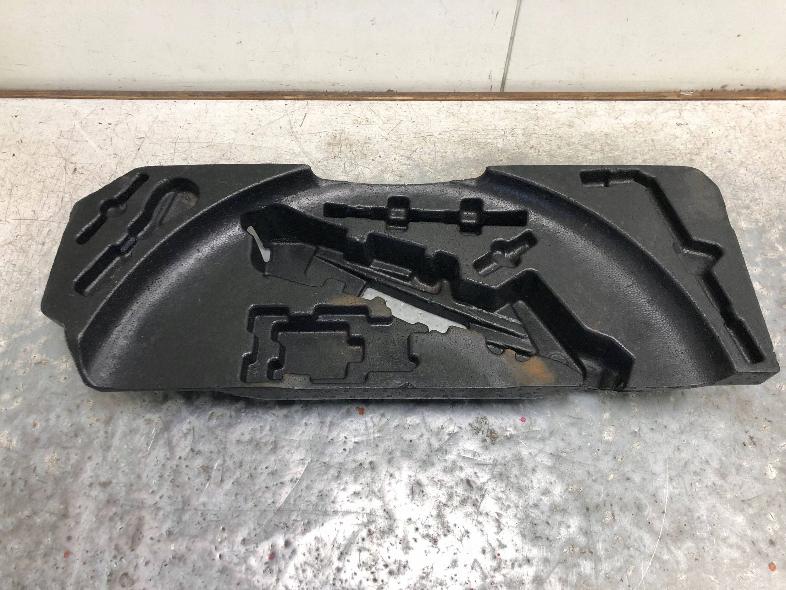 passenger compartment polystirene boot MERCEDES ML W164 A1648992514