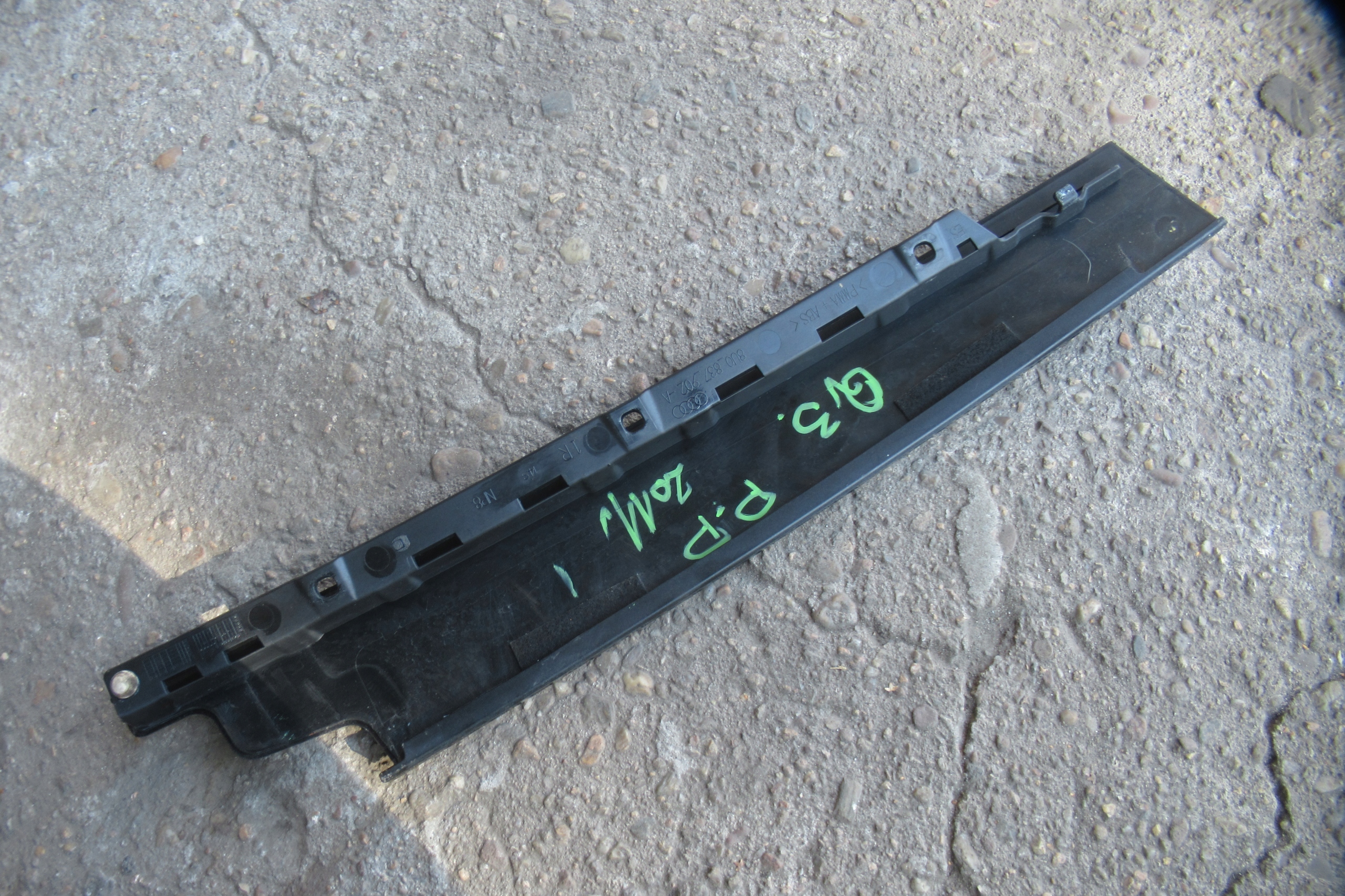 AUDI Q3 11R pillar trim right front 8U0837902A