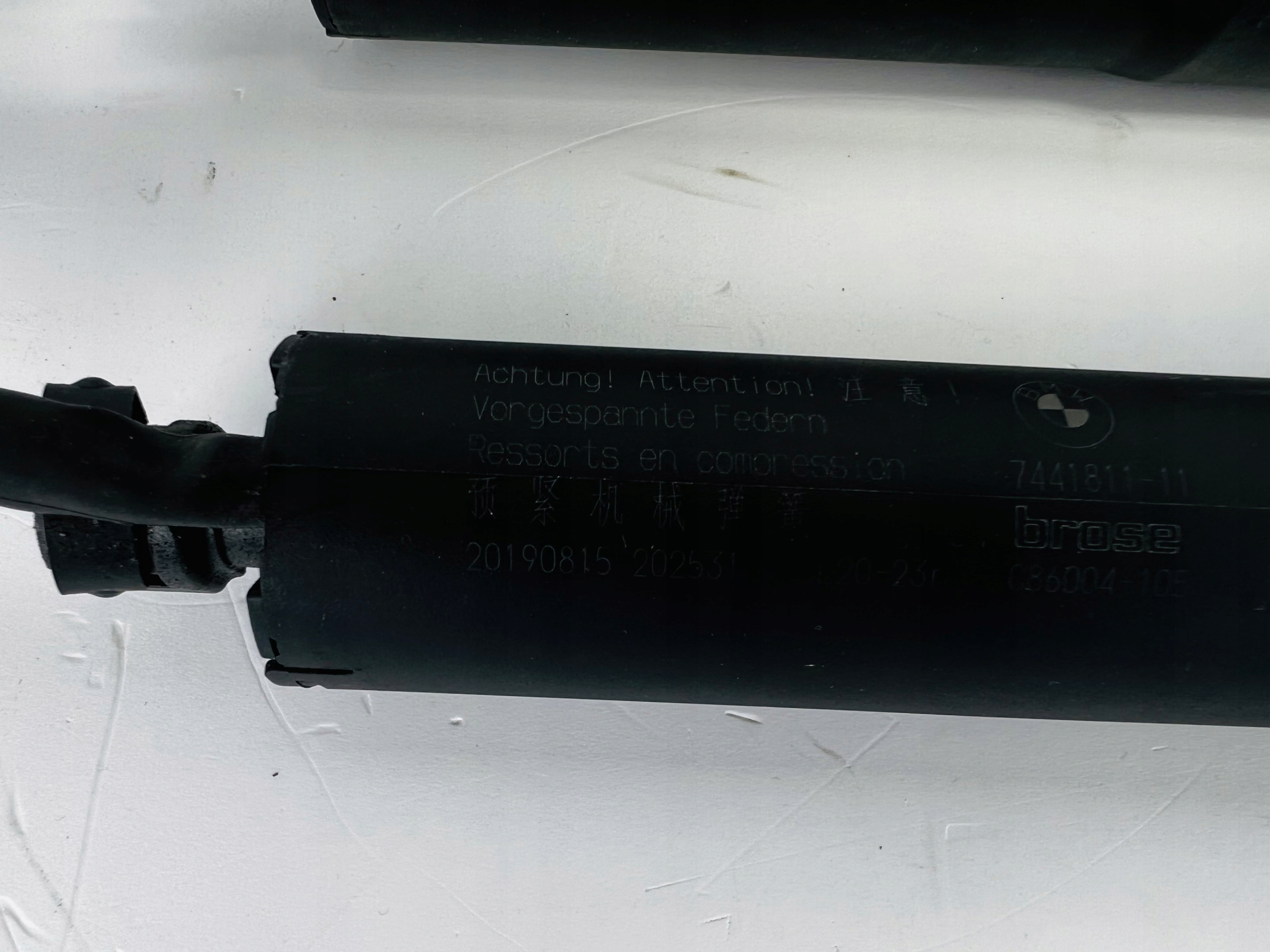 SILOWNIKI TELESKOPY bonnet BMW X7 G07 7441811