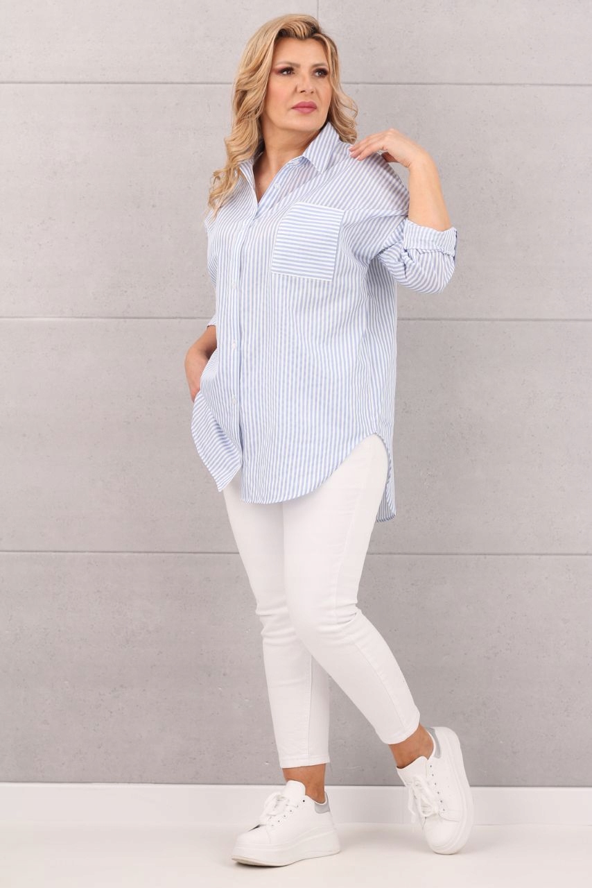 BAWEŁNIANA KOSZULA DAMSKA OVERSIZE WZÓR W PASKI LUŹNA DUŻE ROZMIARY Kolor niebieski