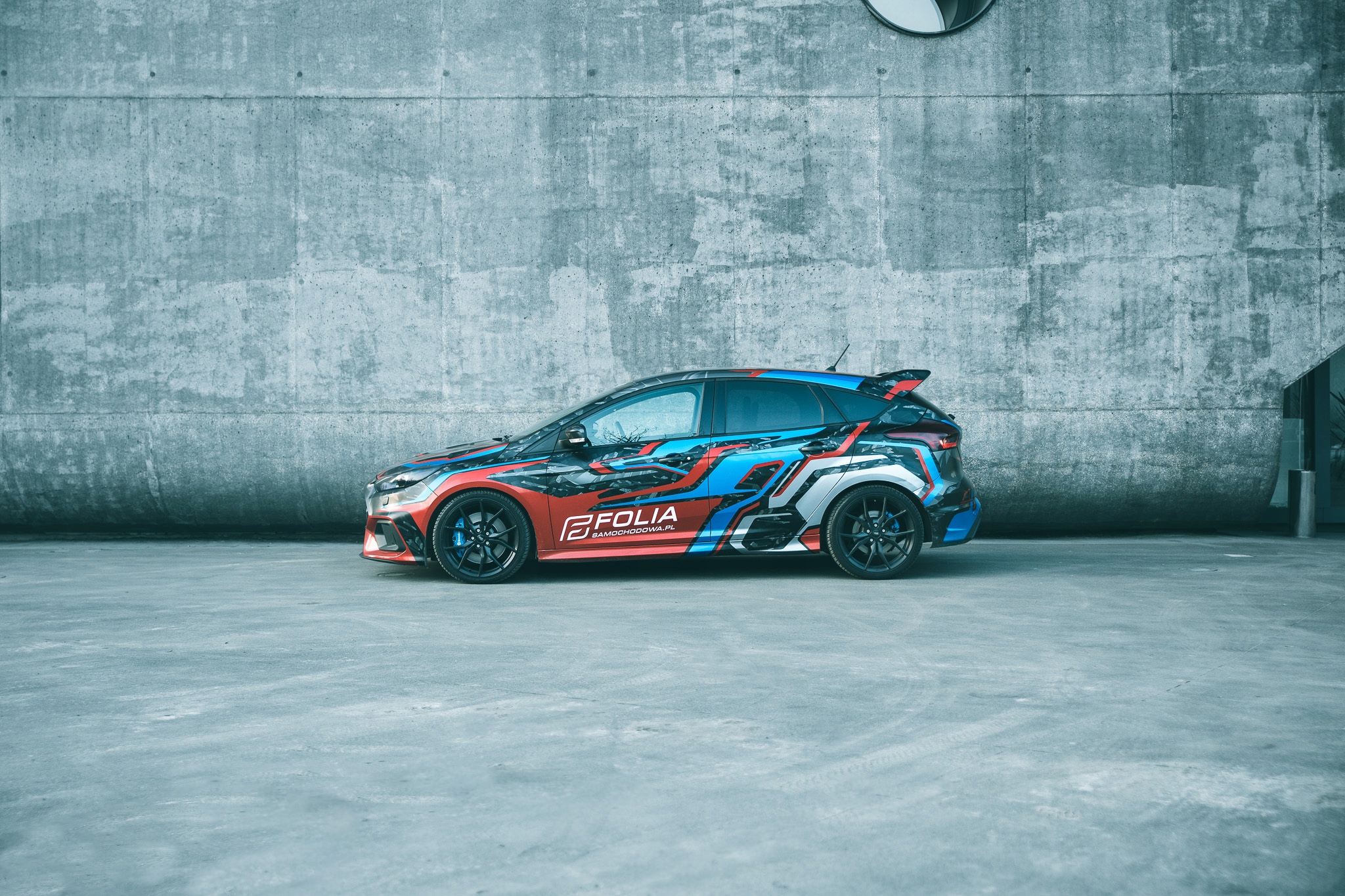 Folia 3M 2080 152cm x 100cm Gloss Red Metallic Color red