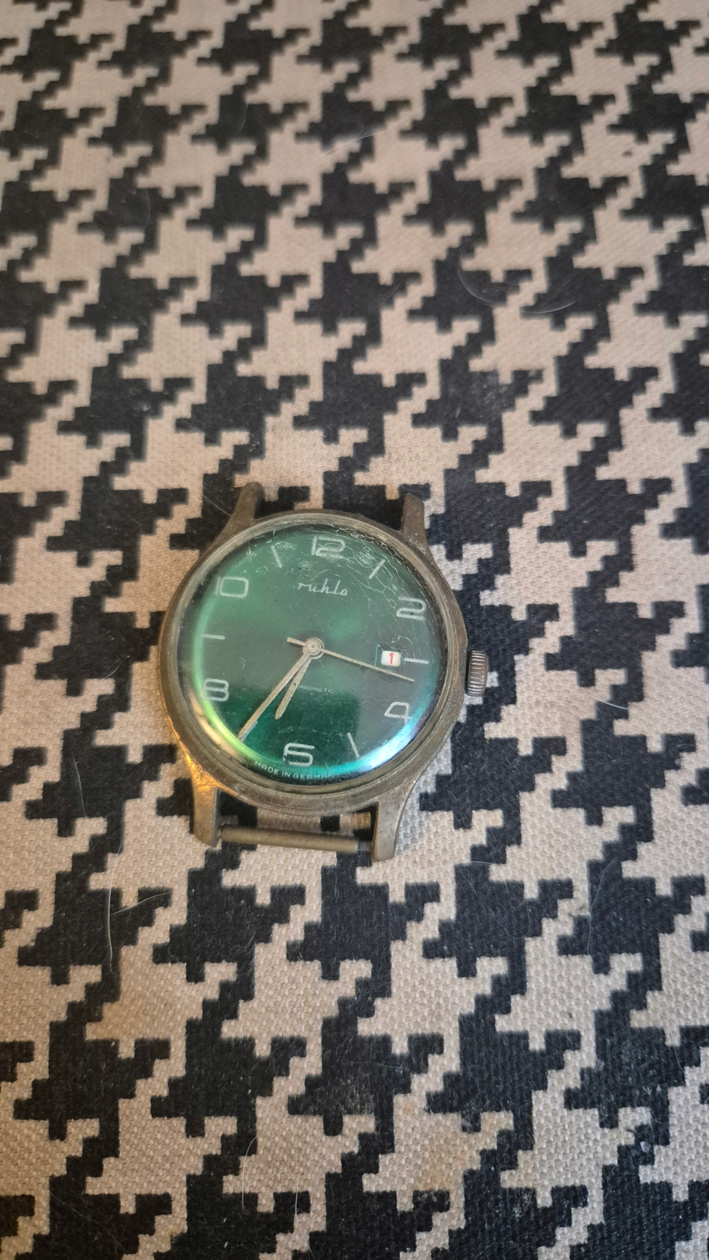 Stary zegarek Ruhla z zieloną tarczą