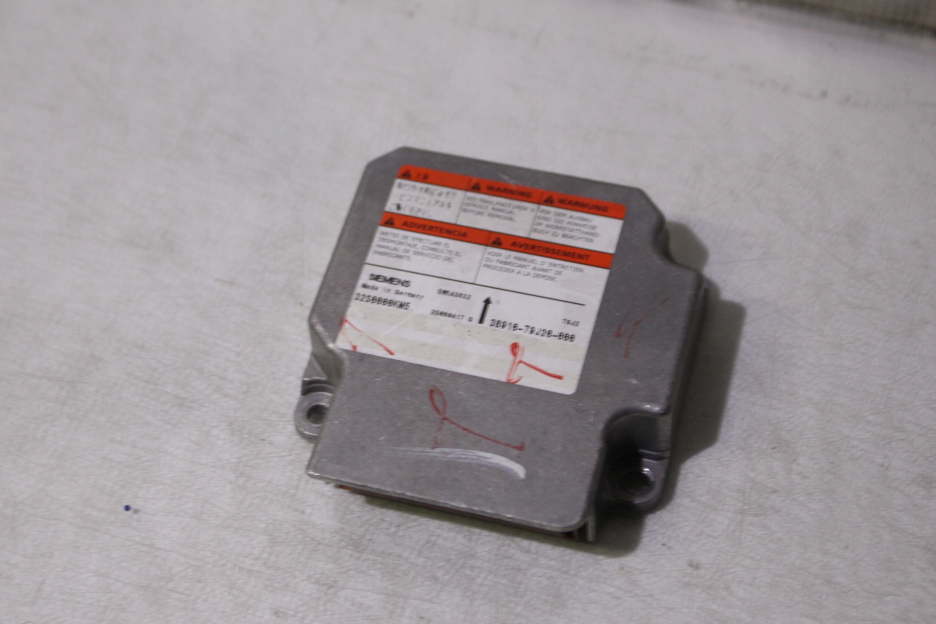 MODUŁ AIRBAG SUZUKI SX4 1.9DDiS 38910-79J20-000 Typ samochodu Samochody osobowe