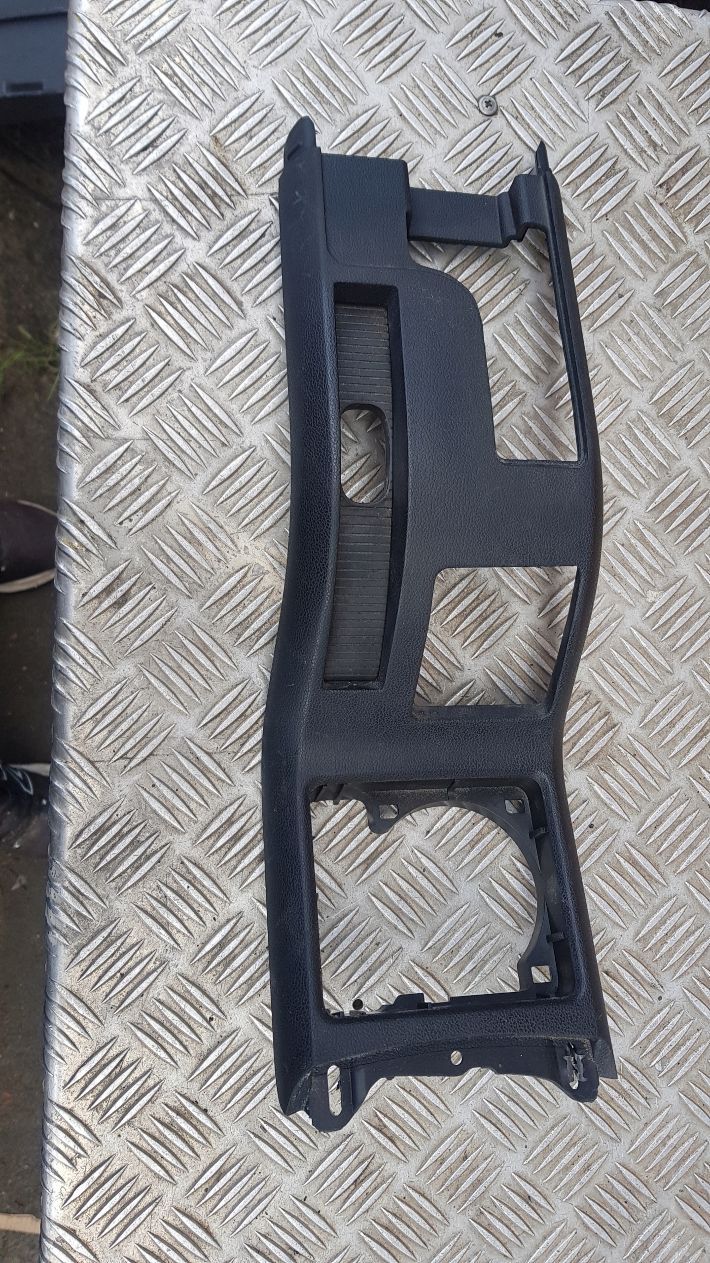 MERCEDES B KLASSA W245 Blende Abdeckung Gehäuse TUNEL mitte A1696800607