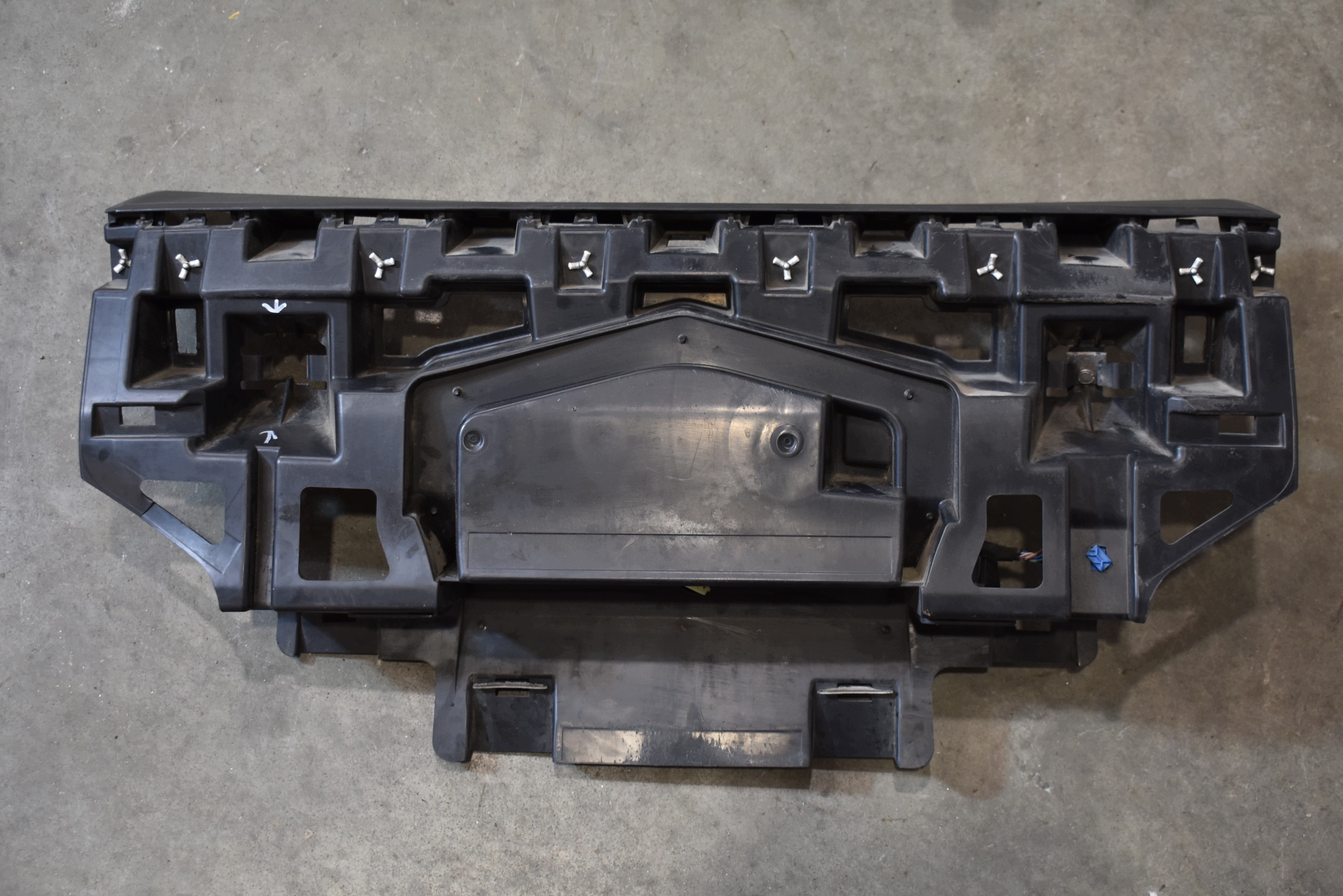 bumper bracket rear part rear central MERCEDES X290 1