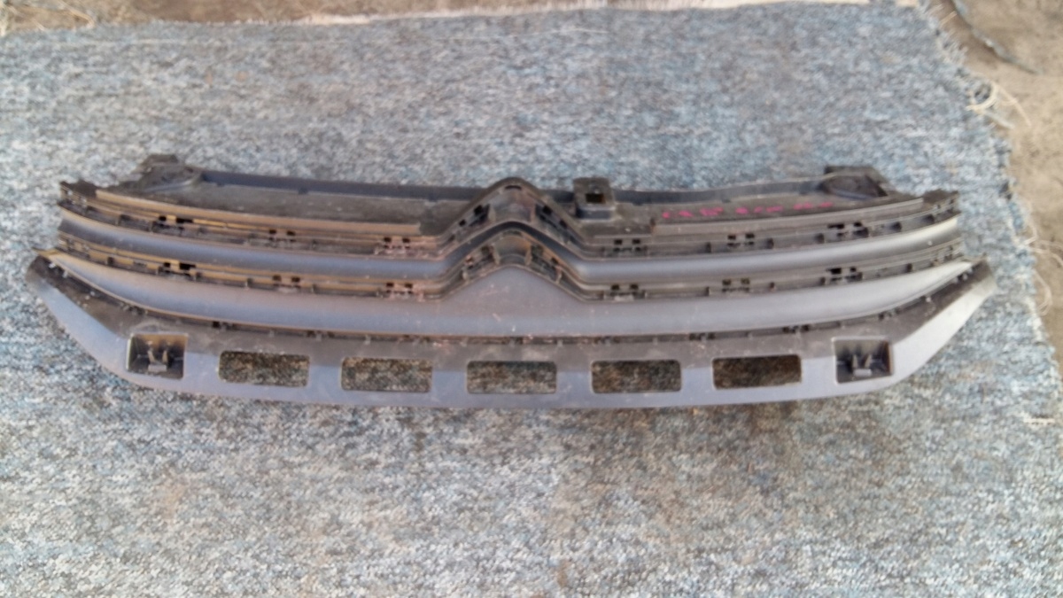 98120634XT - Решітка радіатора бампер CITROEN C3 III B618 16-