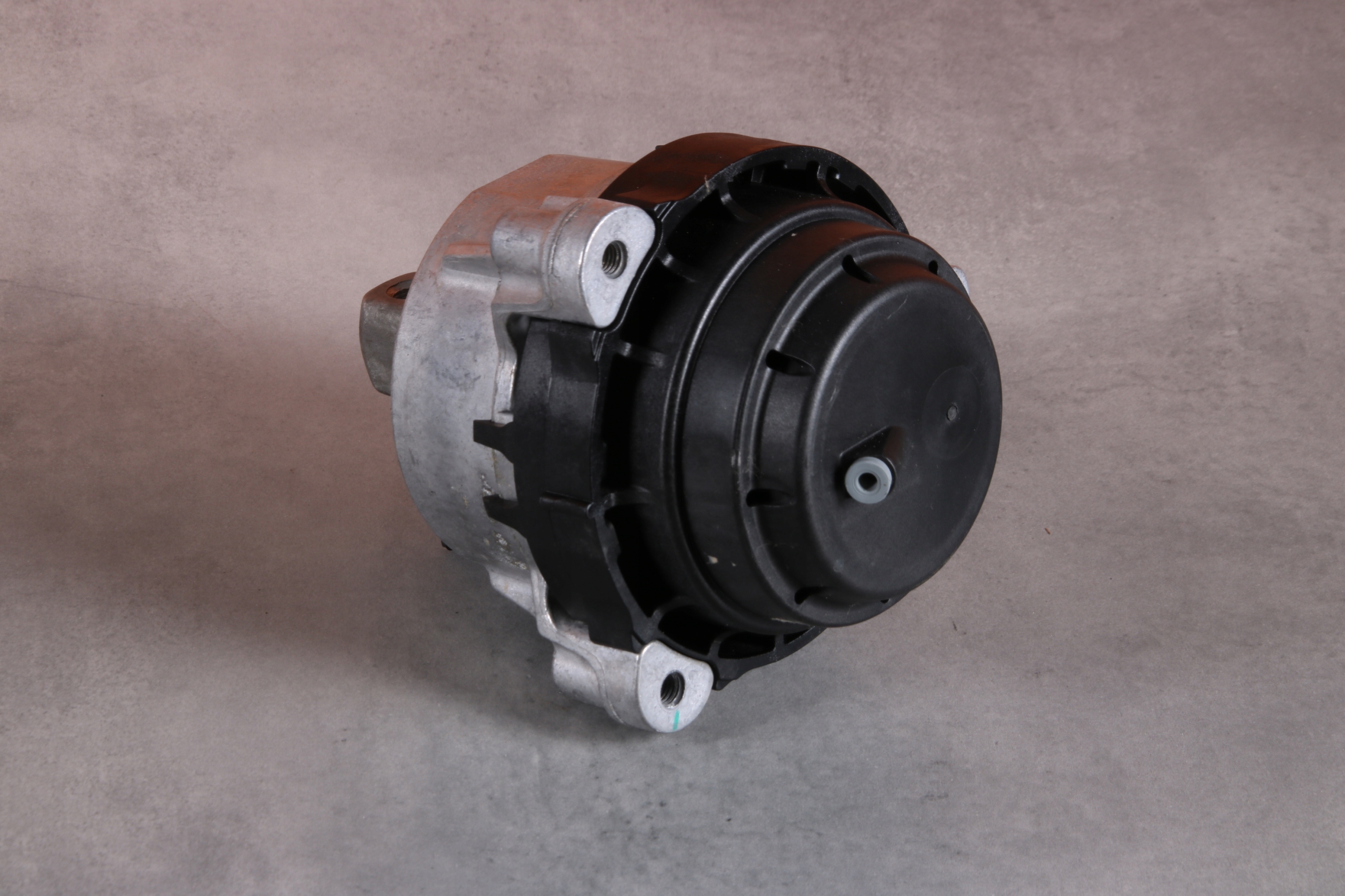 BMW G30 G31 B47 B47B B47D B47F XD5O engine mount left 8482771 20 km !!!