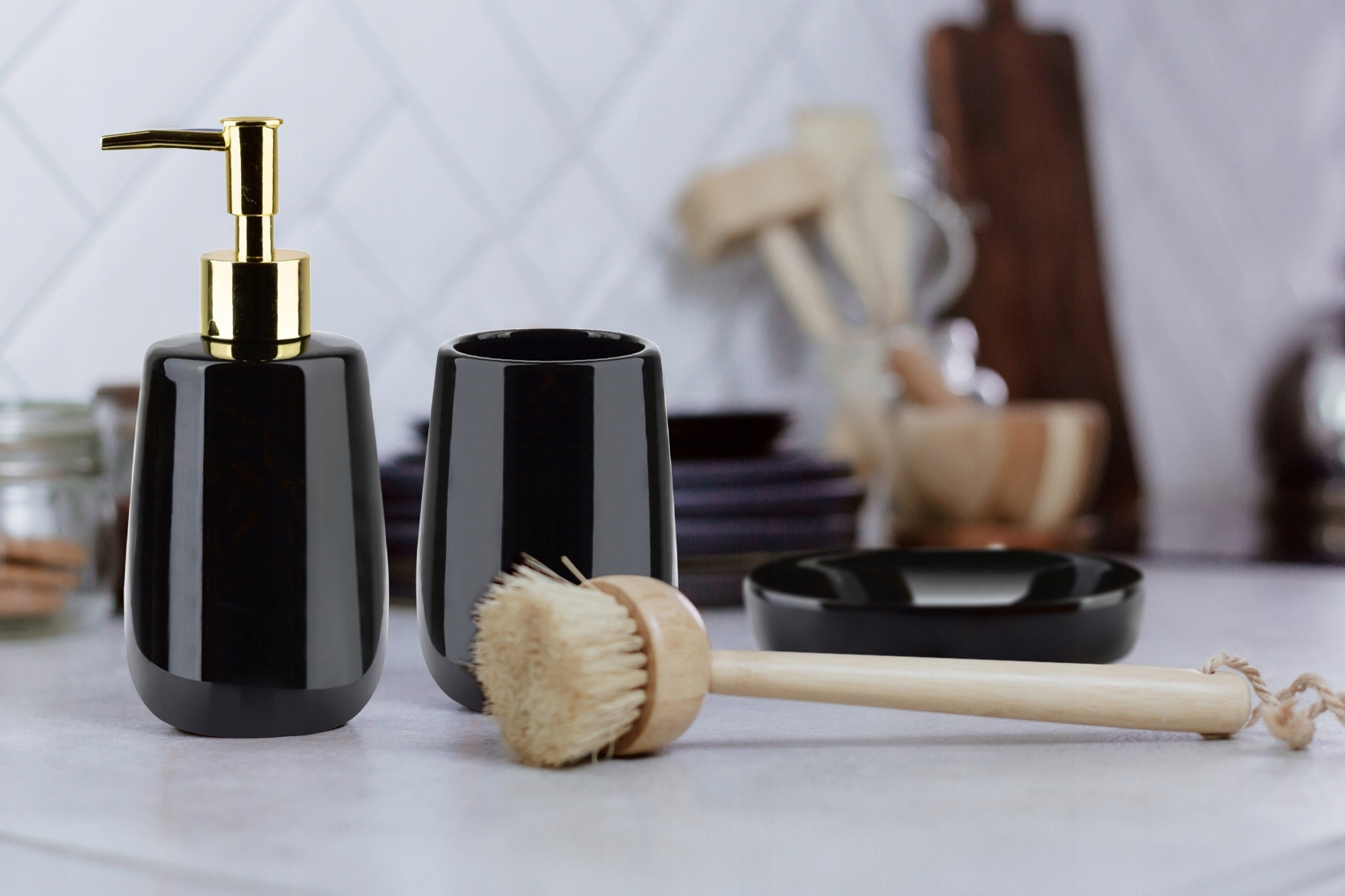DOZOWNIK DO MYDŁA CZARNY CERAMICZNY ZESTAW KOMPLET ŁAZIENKOWY MYDELNICZKA Marka Tutumi