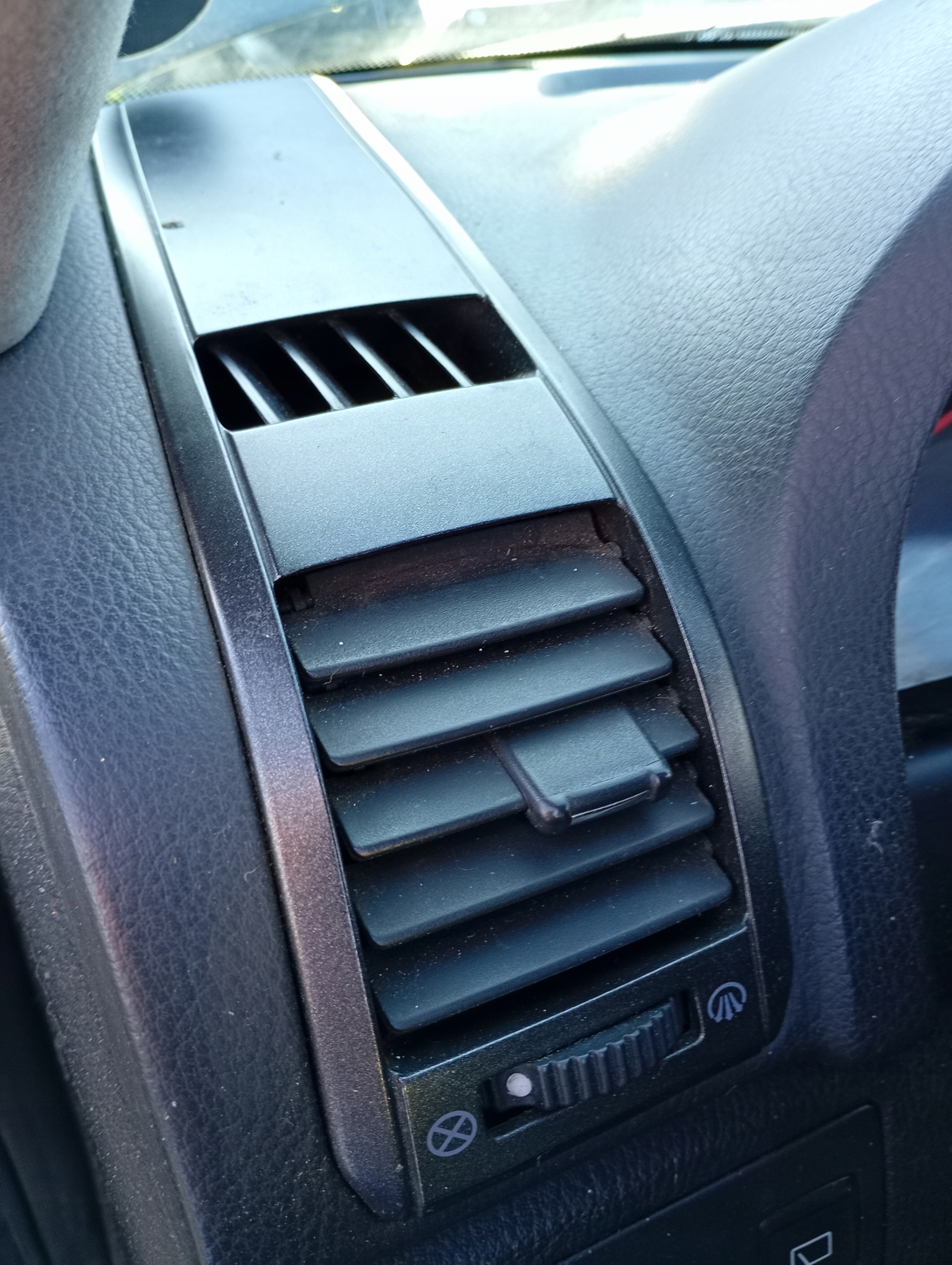 Ssangyong Rexton 1 and 02-07 grid air conditioning devices air left driver´s