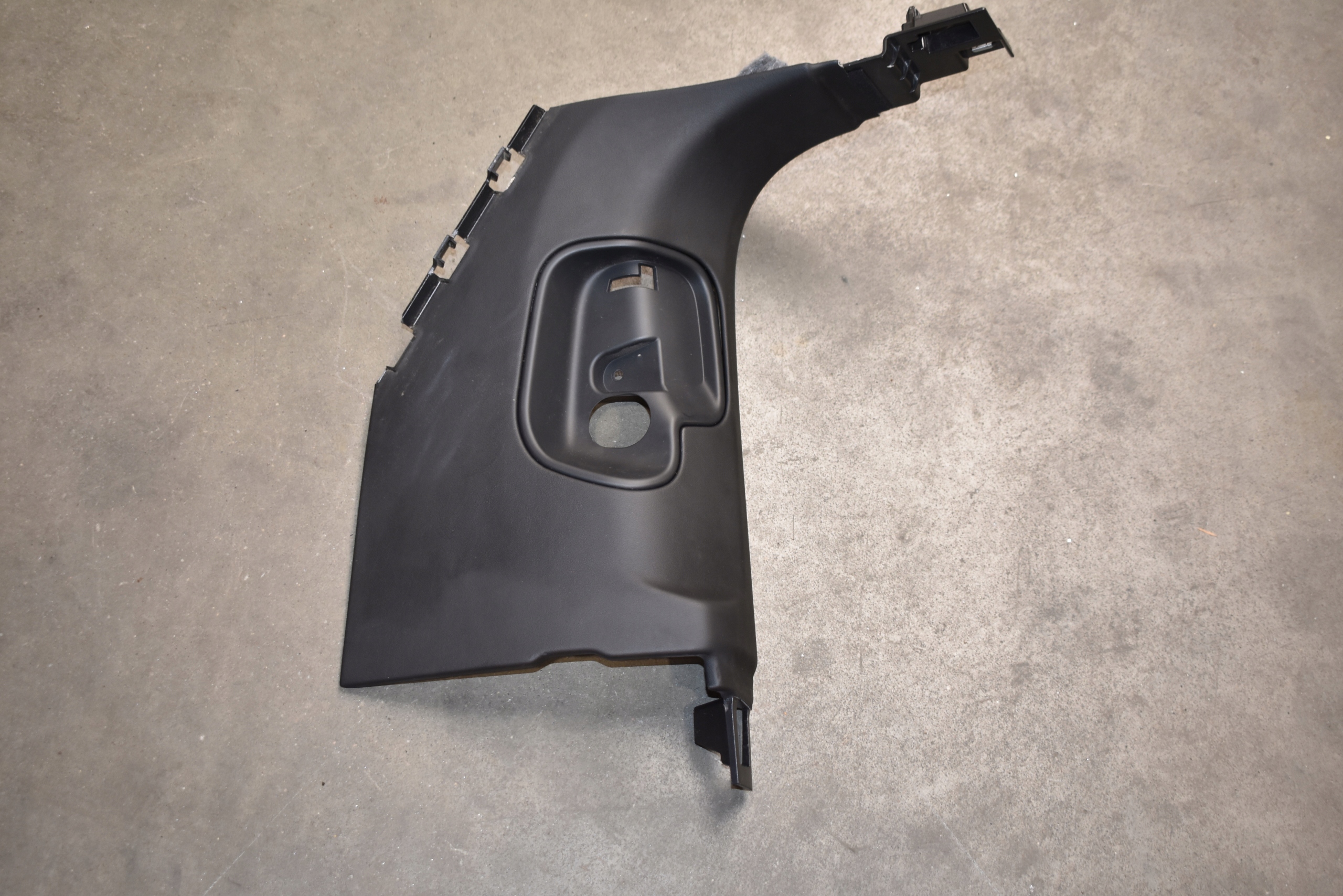 IDEALNA cover SLUPKA A left NAPPA LAMBORGHINI URUS 1