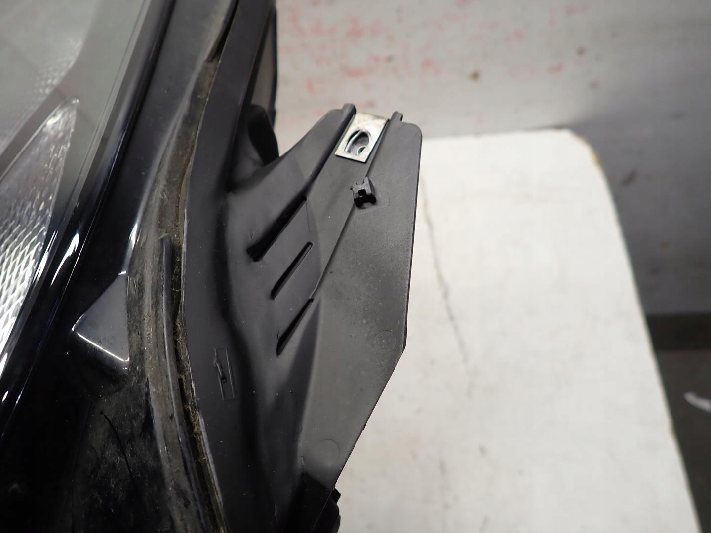 light front front left OPEL CORSA E 2014- 39108222