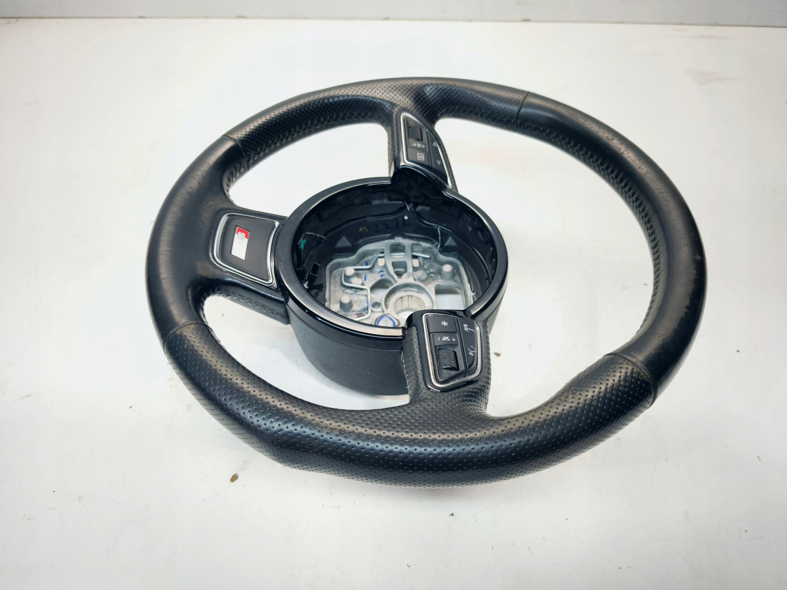 lenkrad S LINE Leder MULTIFUNKCJA AUDI A1 8X A3 8V 8X0419091L AOB **2**