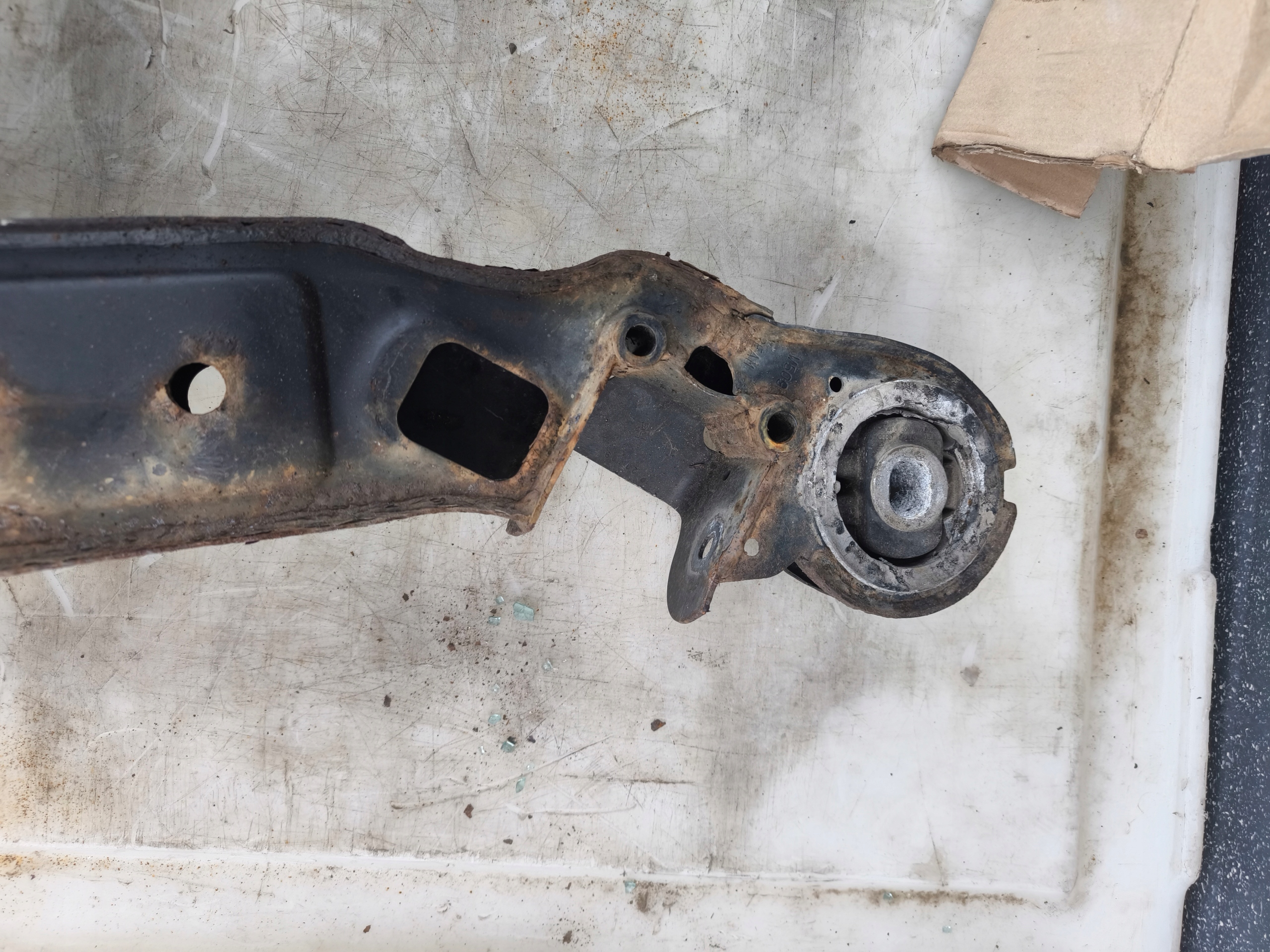 TRAWERS axle beam subframe front AUDI A6 C6 4F0399313L *3* original !!!