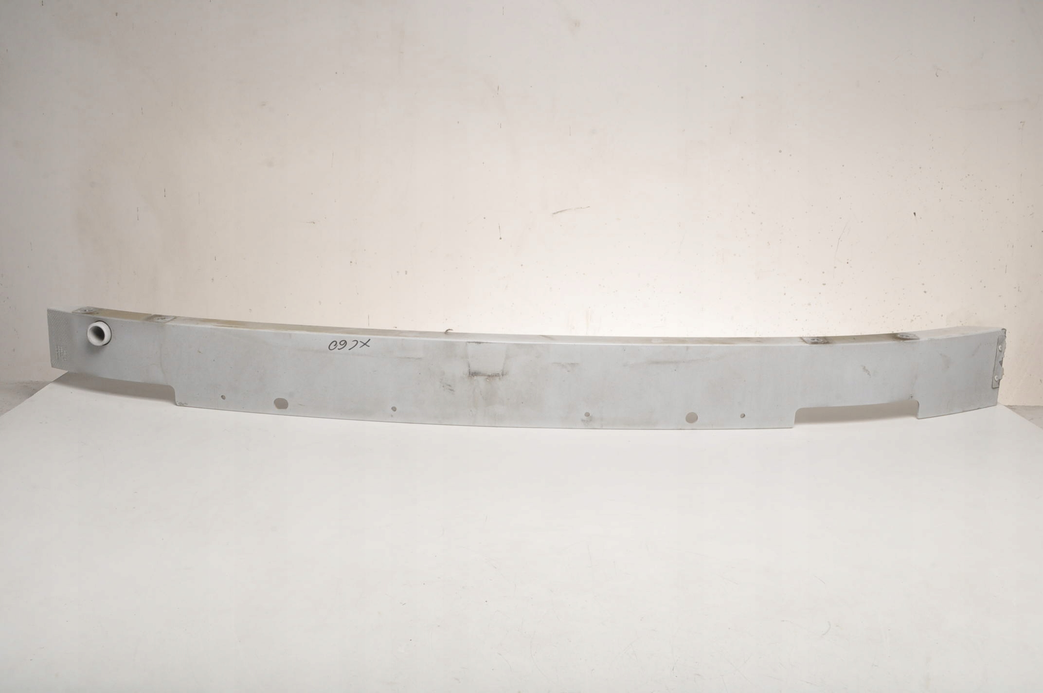 VOLVO XC60 II BELKA ZDERZAKA PRZÓD 17-