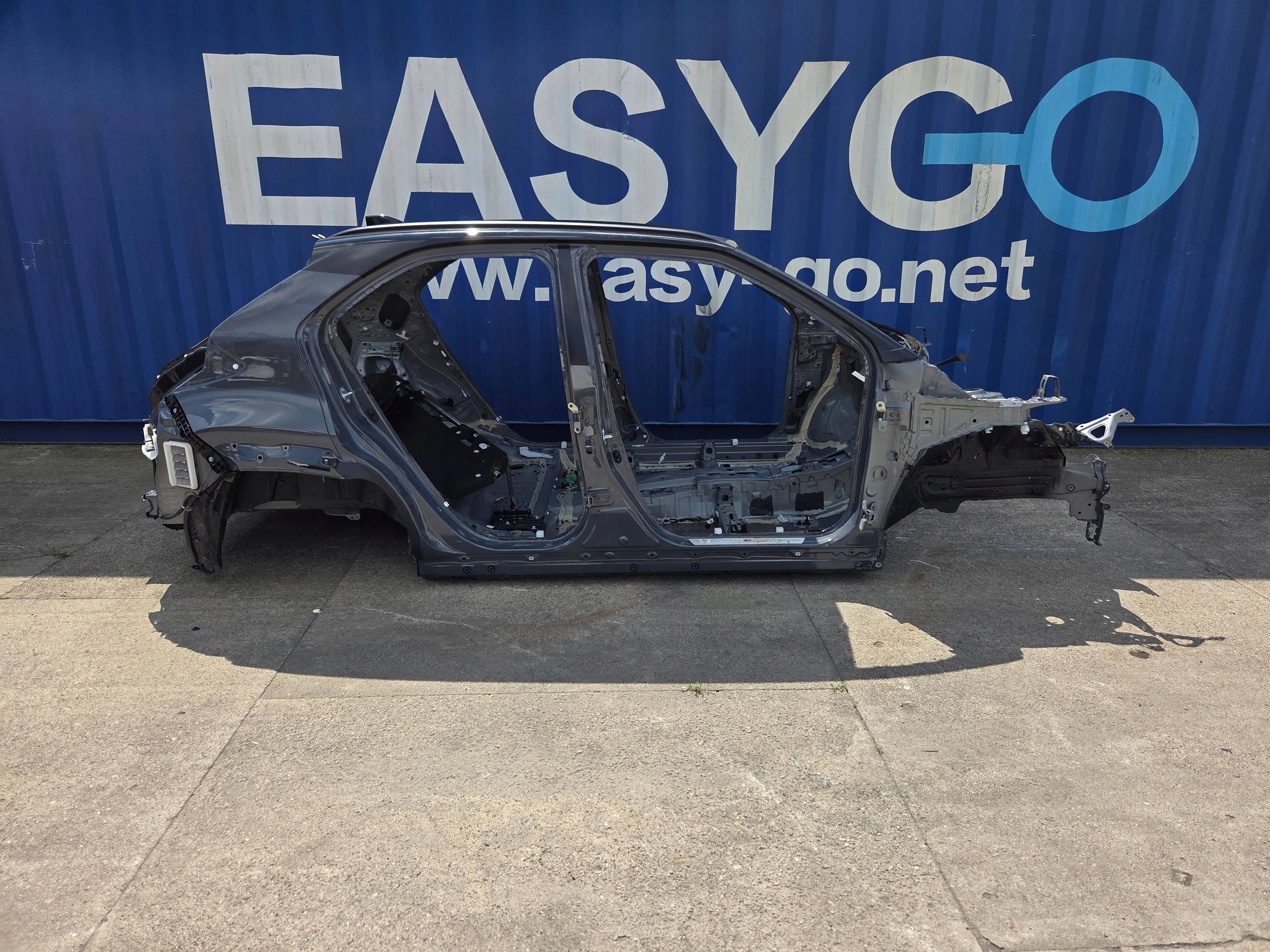 Toyota Yaris Cross threshold left or right